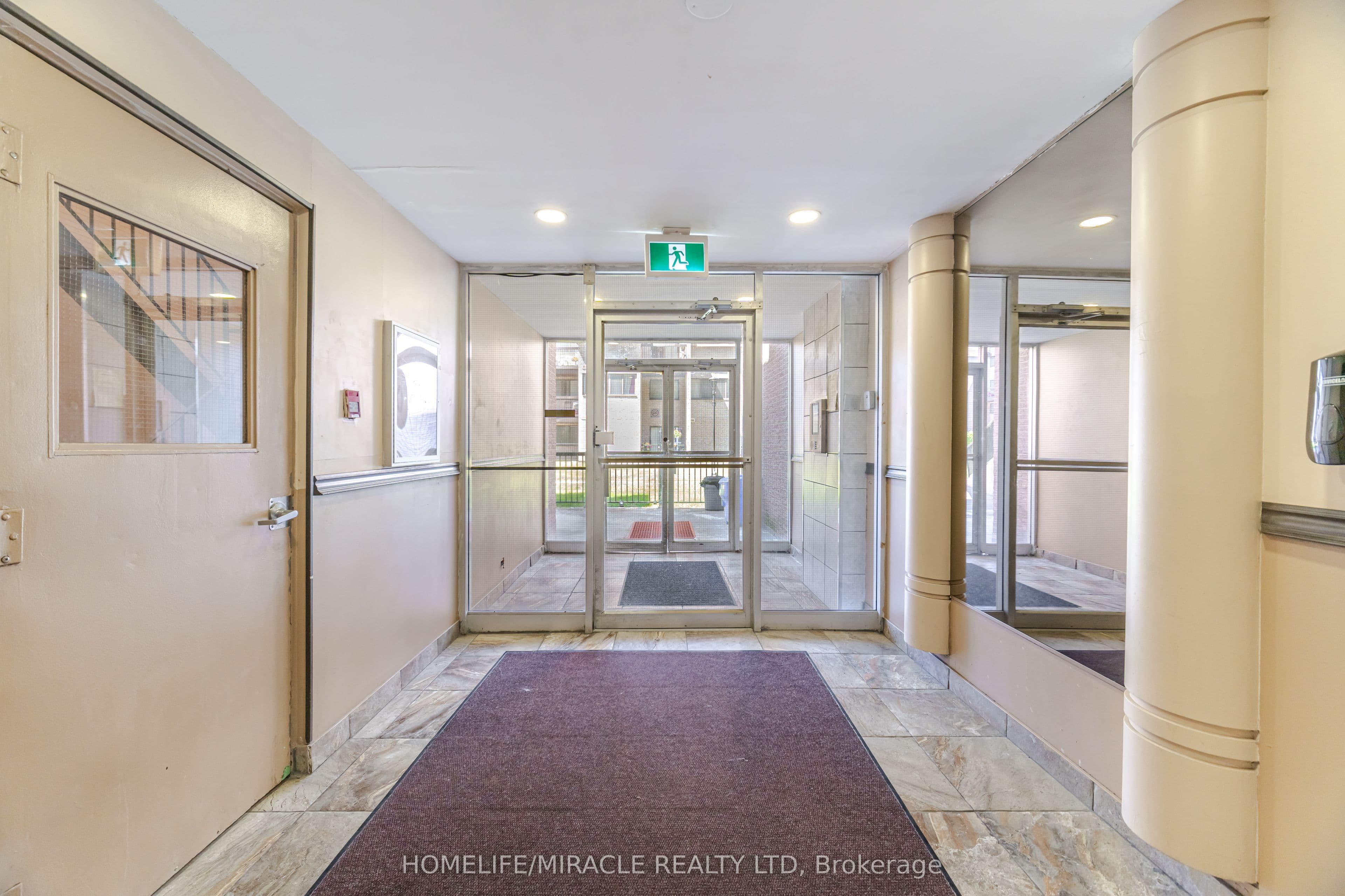 2095 Roche Court #137 — photograph 4