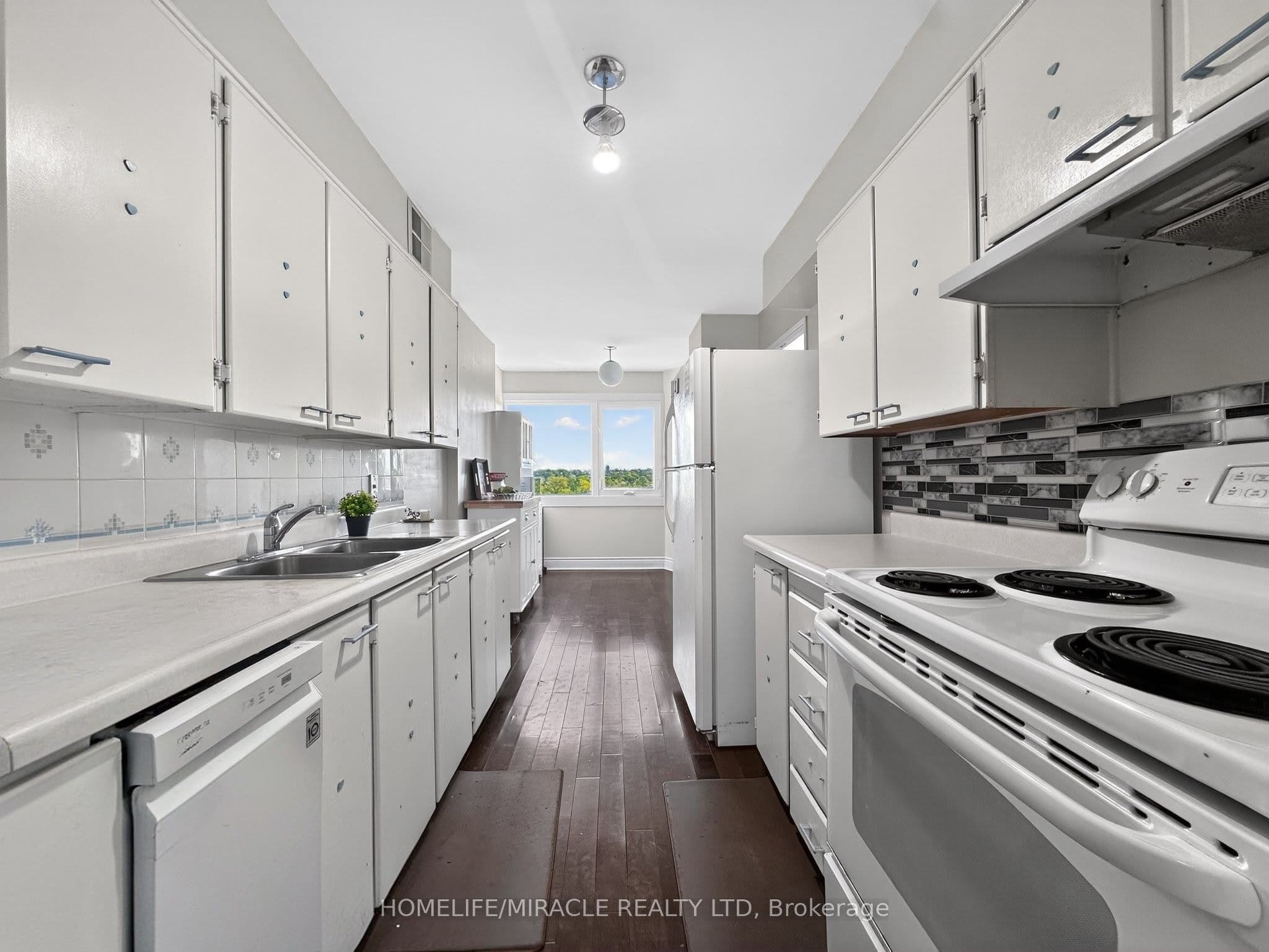 1580 Mississauga valley Boulevard #412 — photograph 3