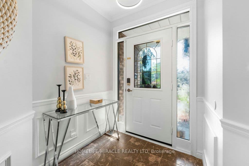 987 Copperfield Drive — photograph 4