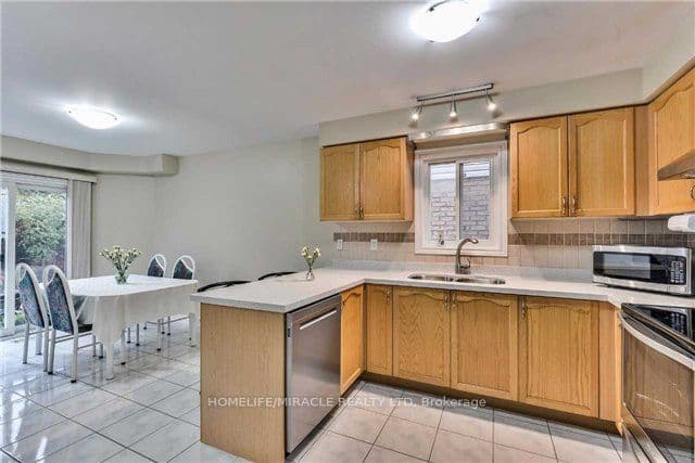 34 Ridgemore Crescent — photograph 5