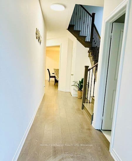 488 Black Cherry Crescent — photograph 4