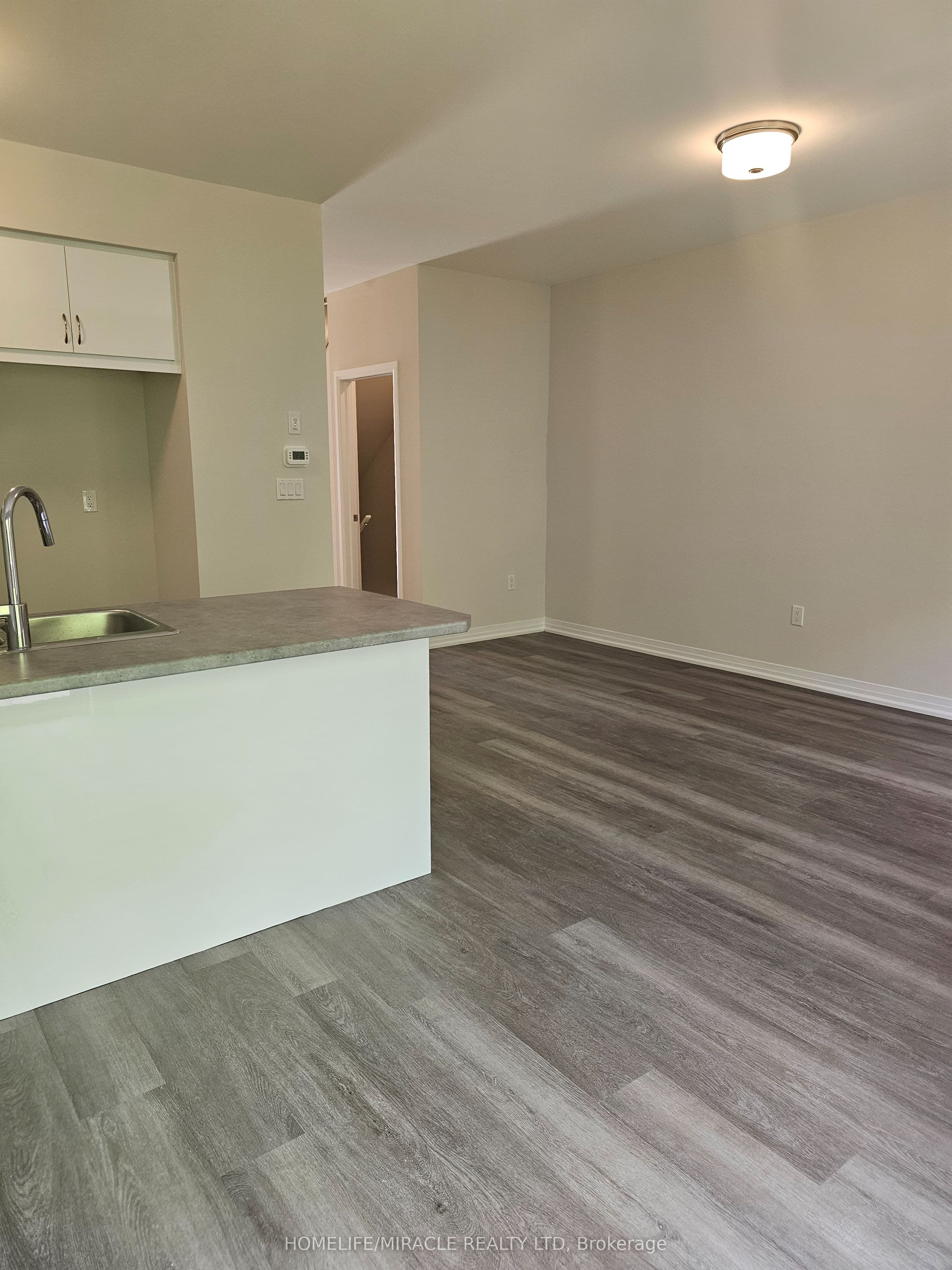 660 Colborne Street #10 — photograph 5