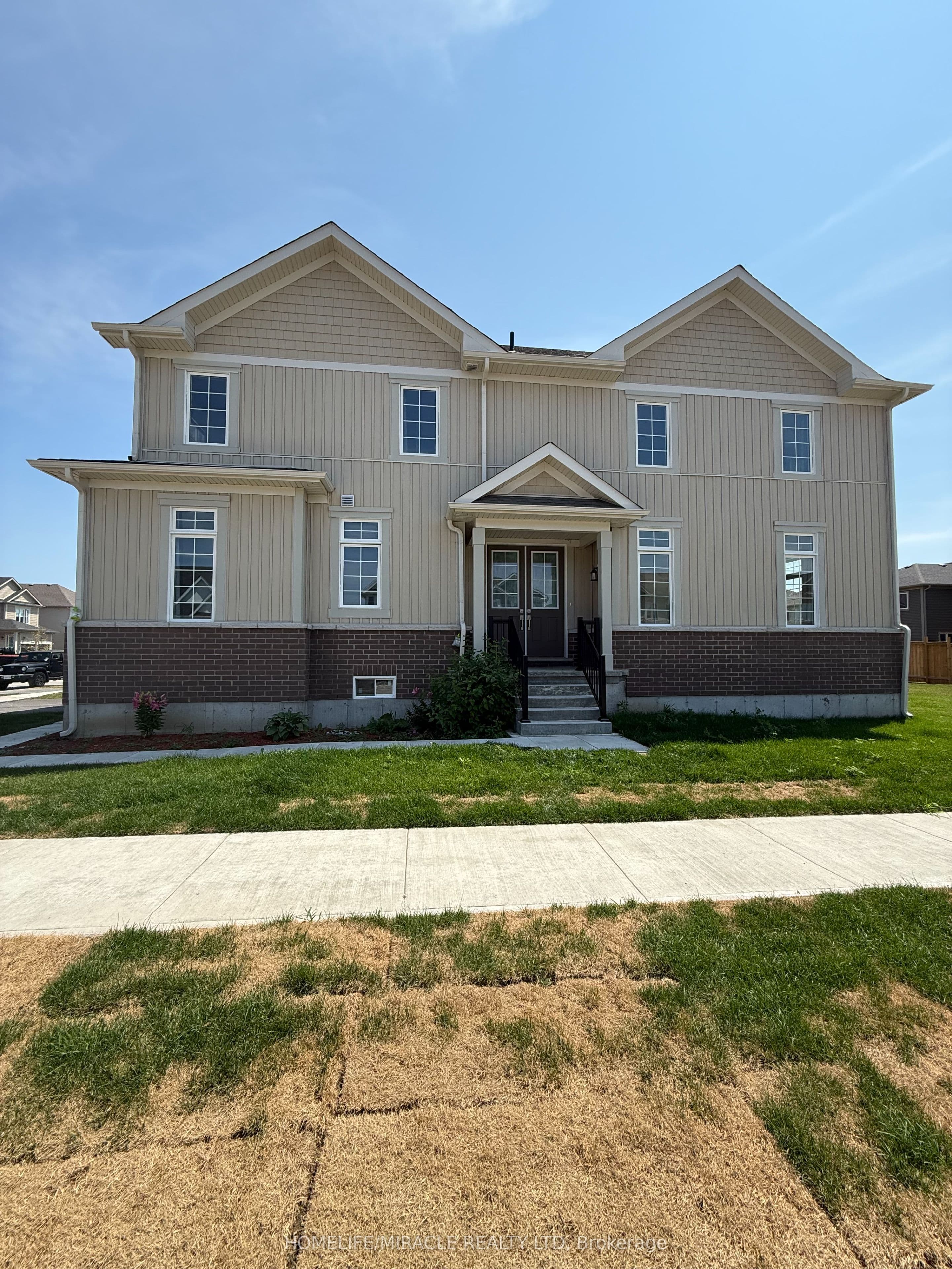 127 Oakmont Drive — photograph 2