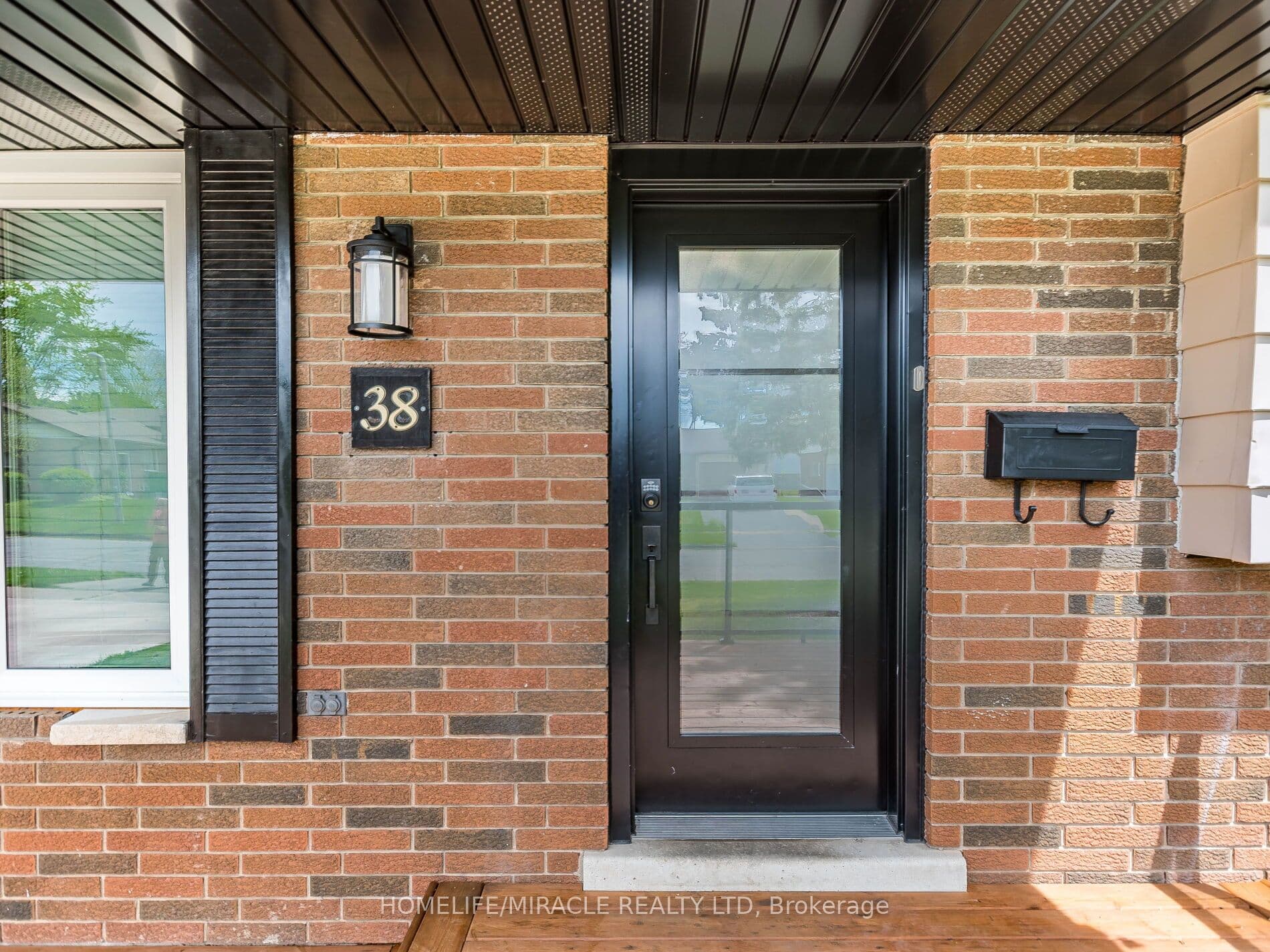 38 Martha Court — photograph 3