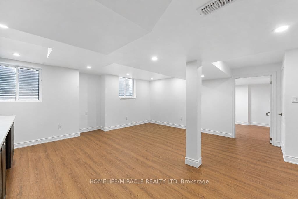 1583 Frolis Street — photograph 3