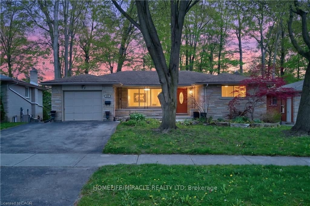 217 Pinegrove Crescent, Waterloo
