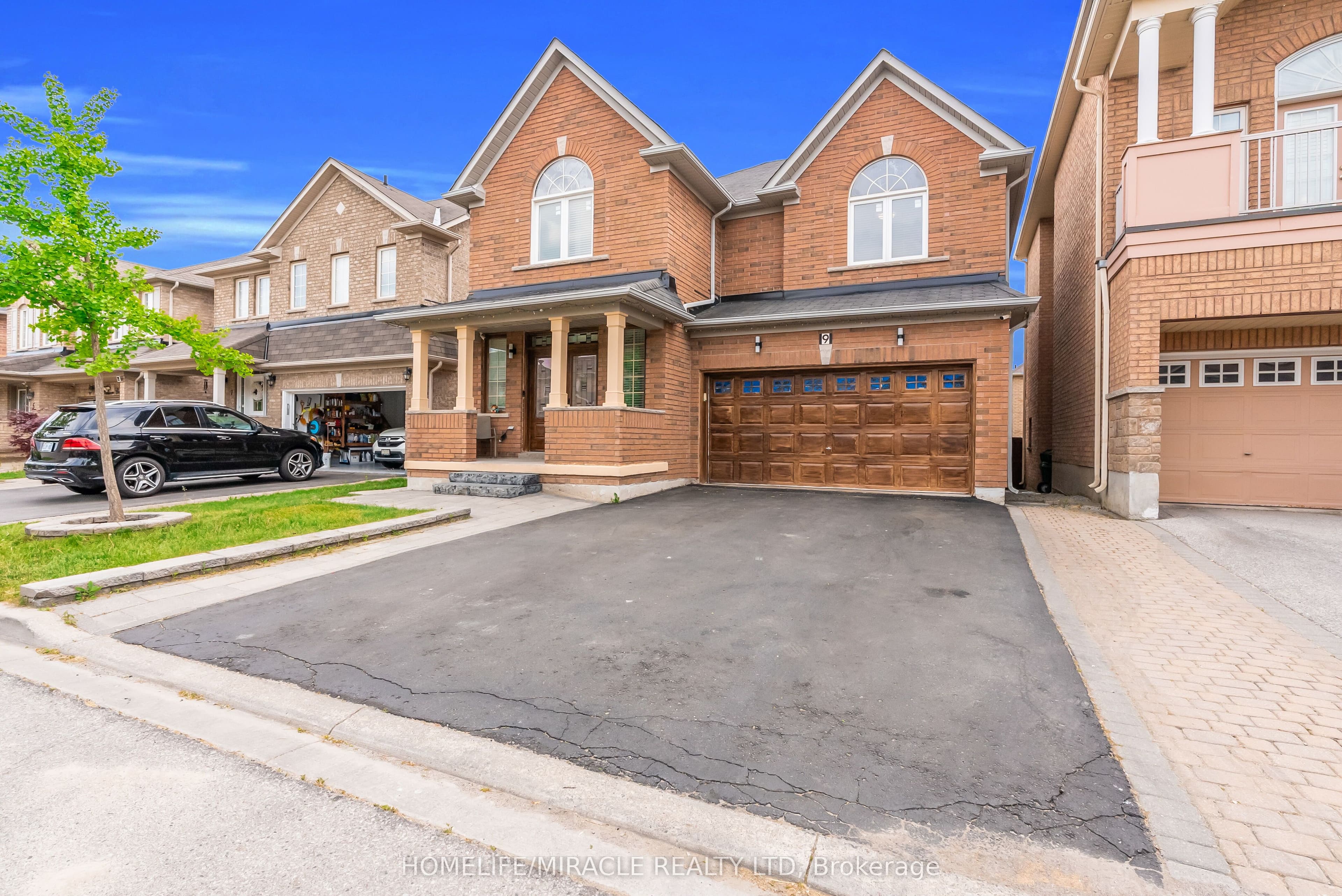 9 Gamson Crescent — photograph 2