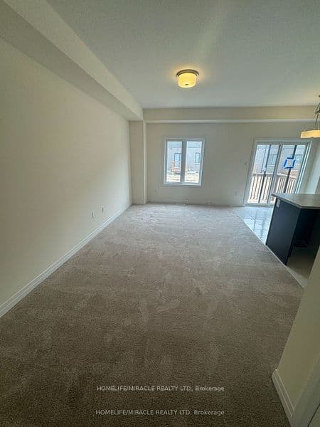 12 Dennis Avenue — photograph 2