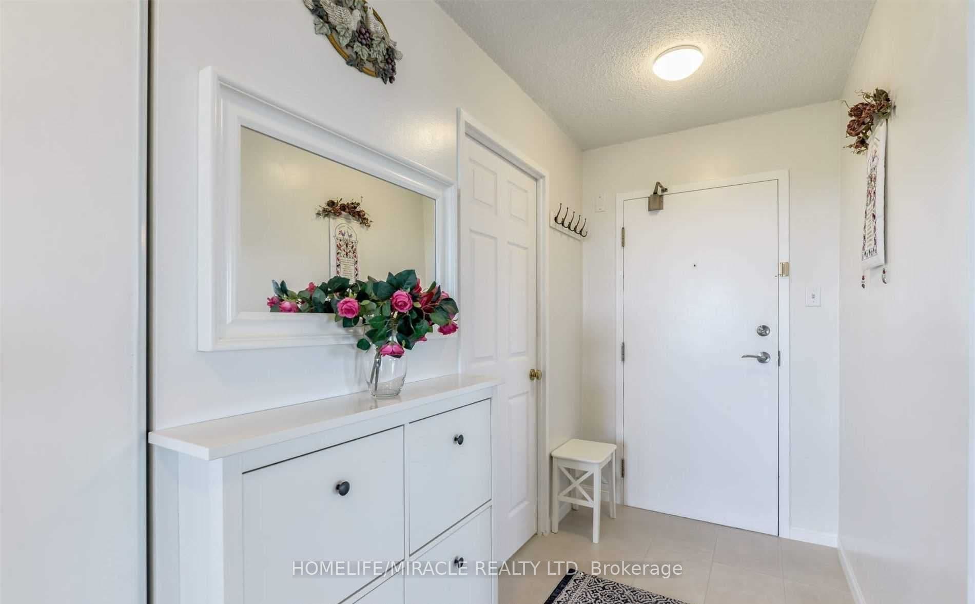 12 Laurelcrest Street #902 — photograph 4