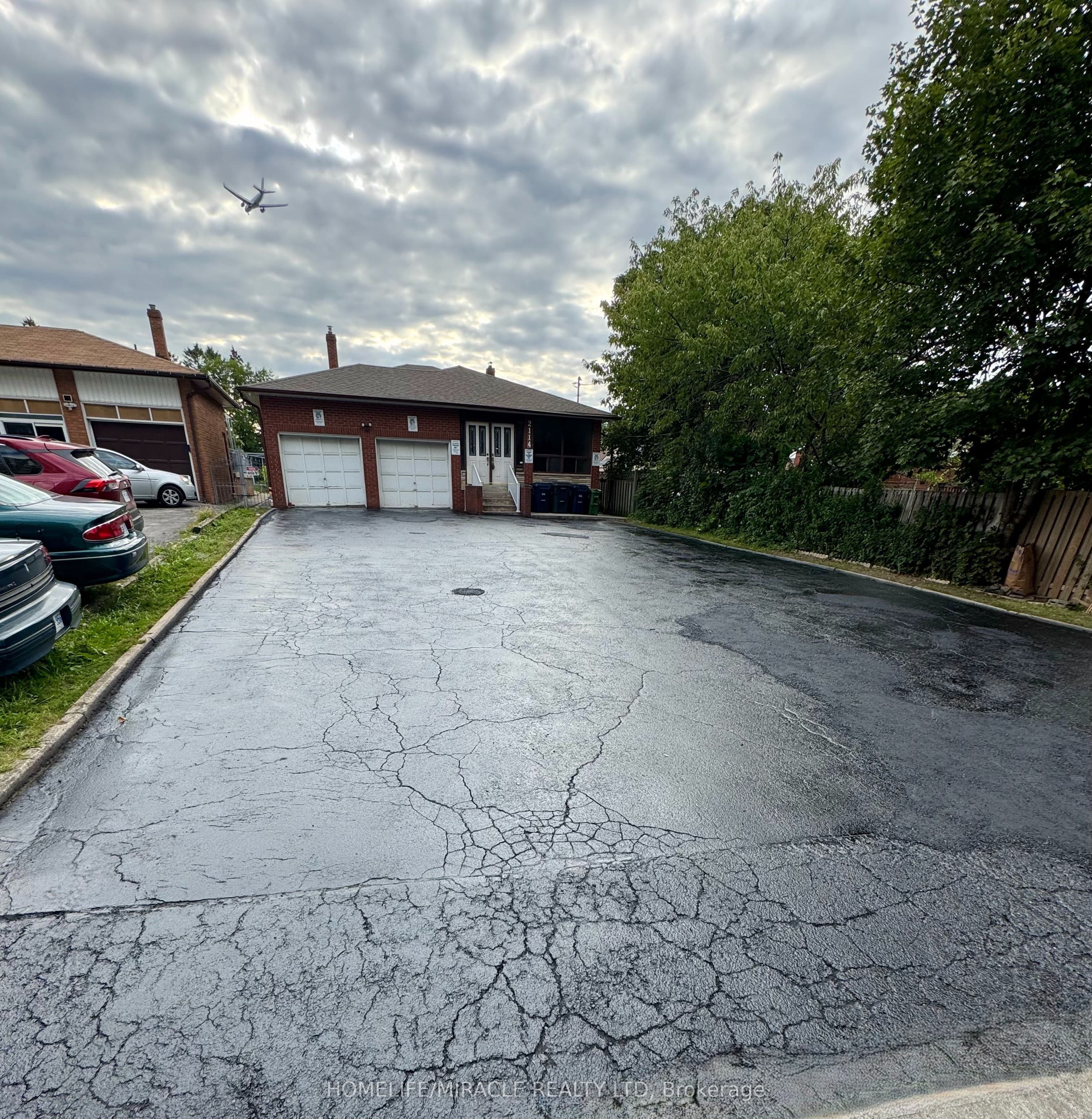 2114 Islington Avenue — featured photograph