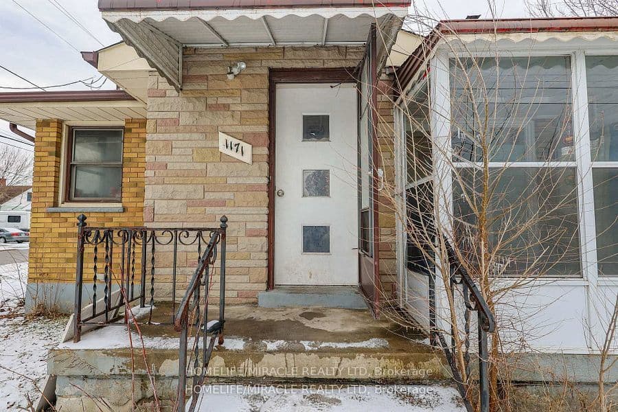 1171 Oxford Street — photograph 3