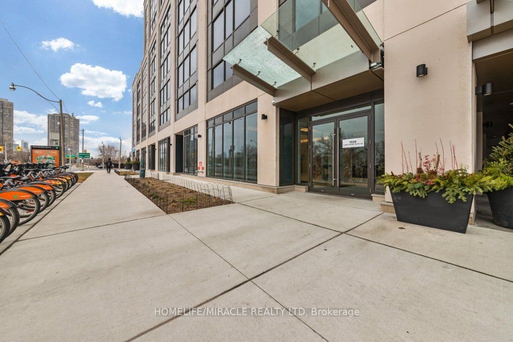 1928 Lake Shore Boulevard #3711 — photograph 2