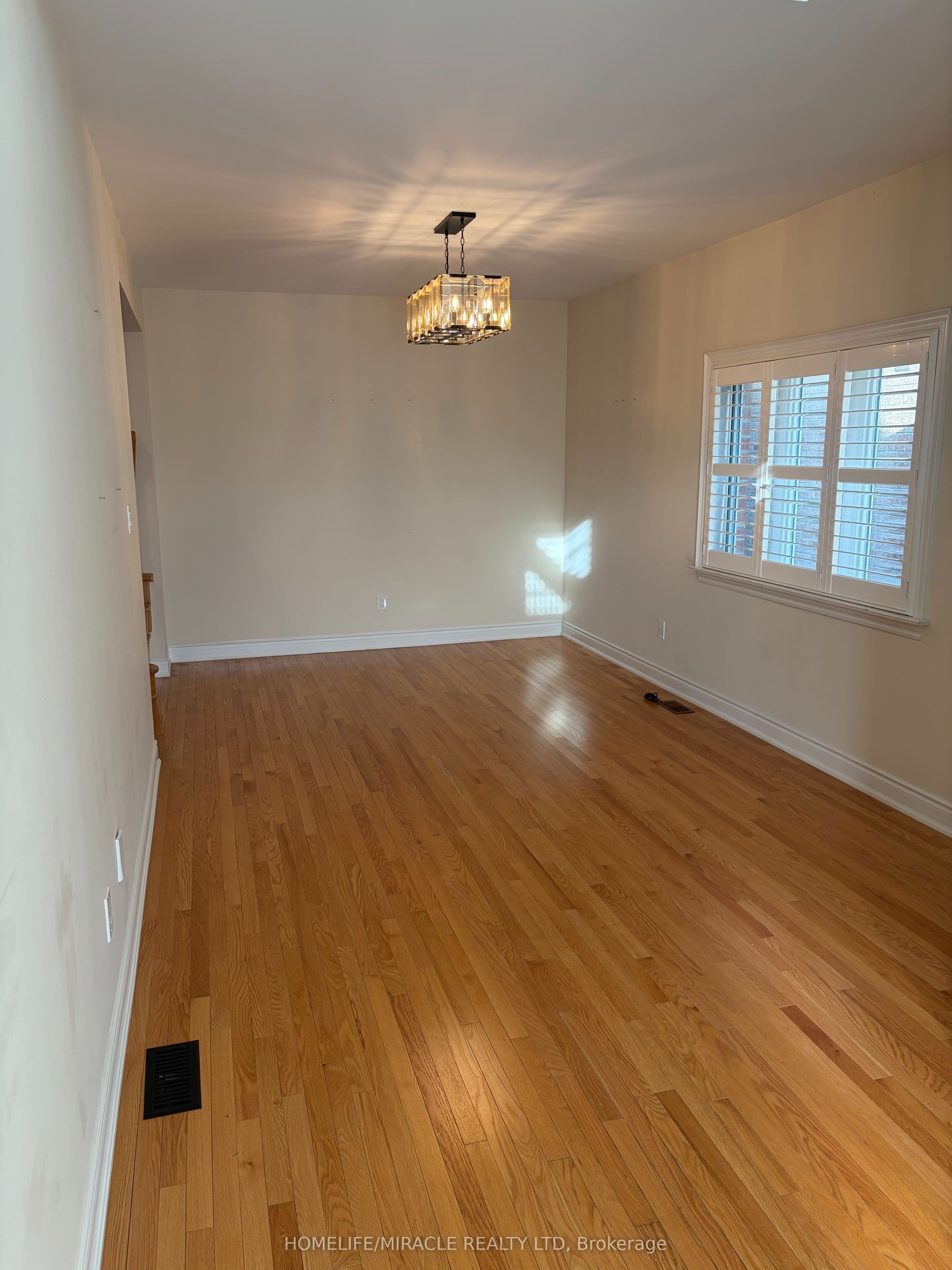 148 Milby Crescent — photograph 5