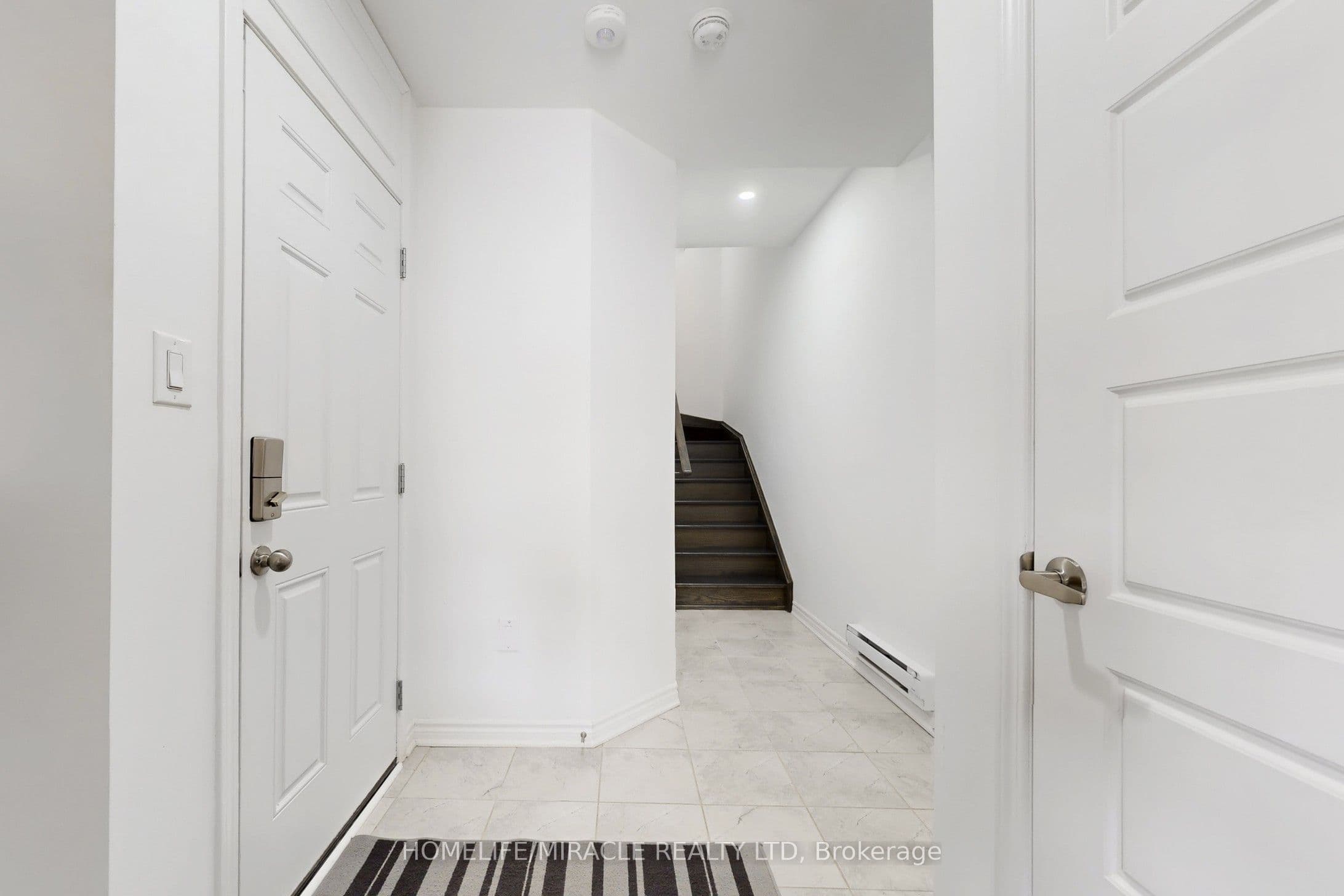 1587 Moira Crescent — photograph 5
