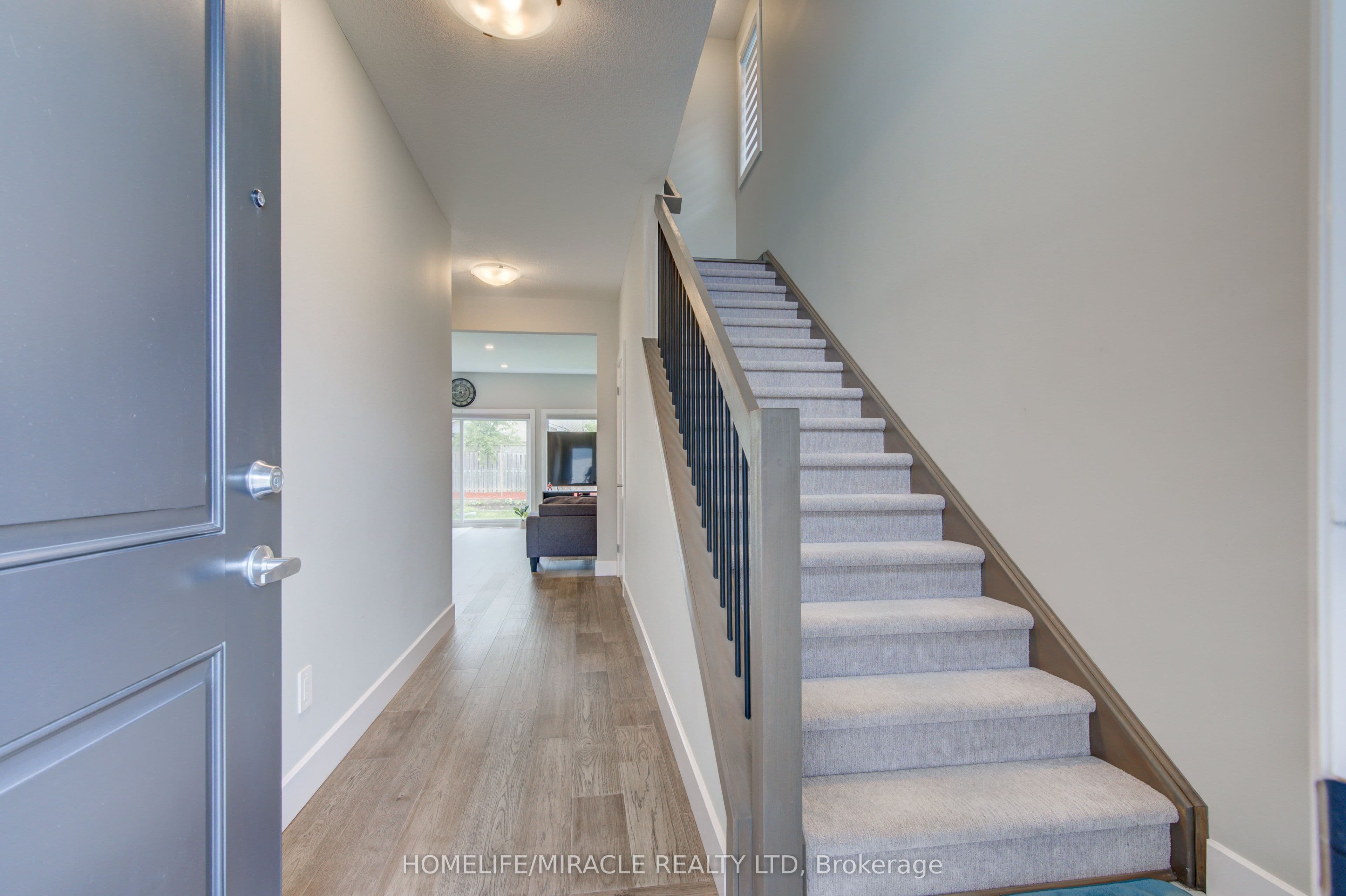 2206 Southport Crescent — photograph 5