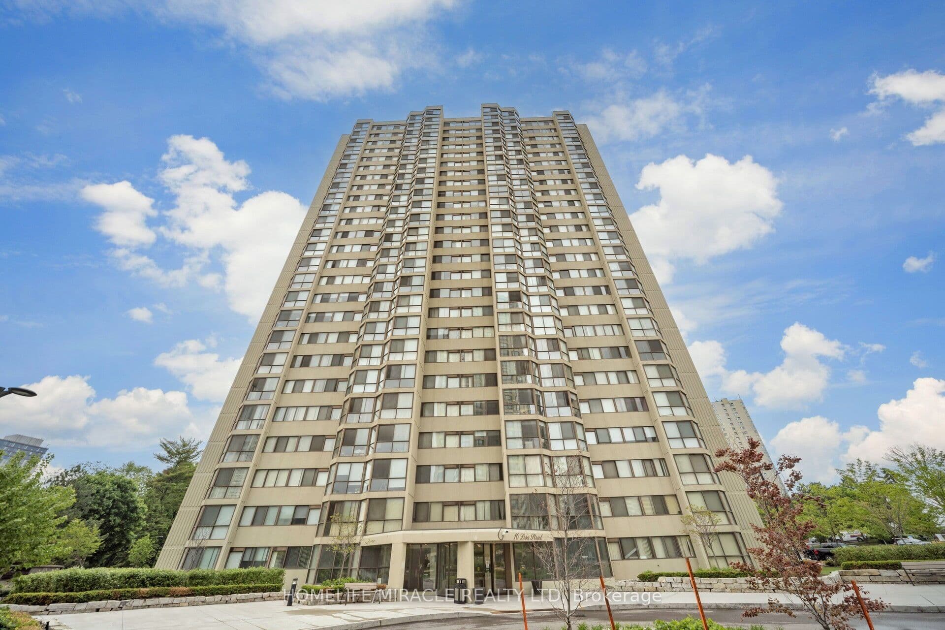 8 Lisa Street #1802 — photograph 2
