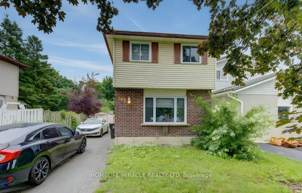 142 Cornerbrook Crescent — photograph 2