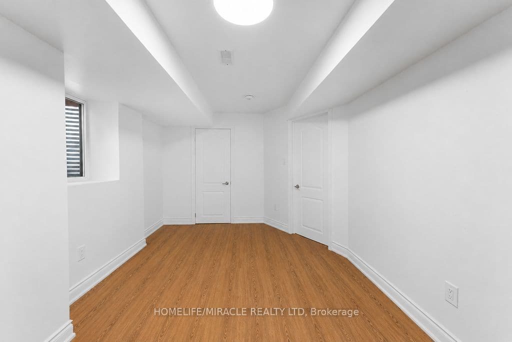 1583 Frolis Street — photograph 5