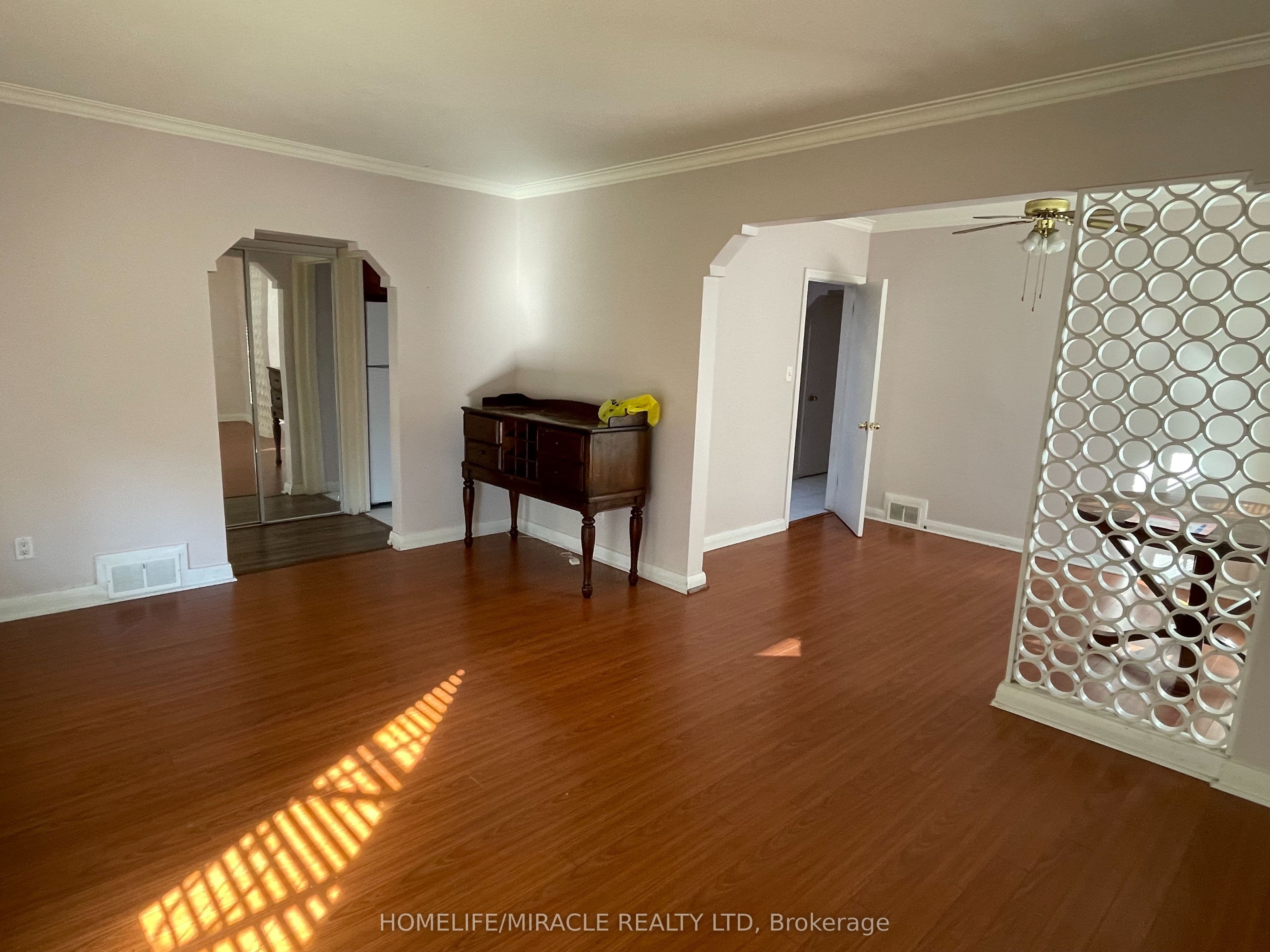 45 Martorino Drive #Main Floor — photograph 4
