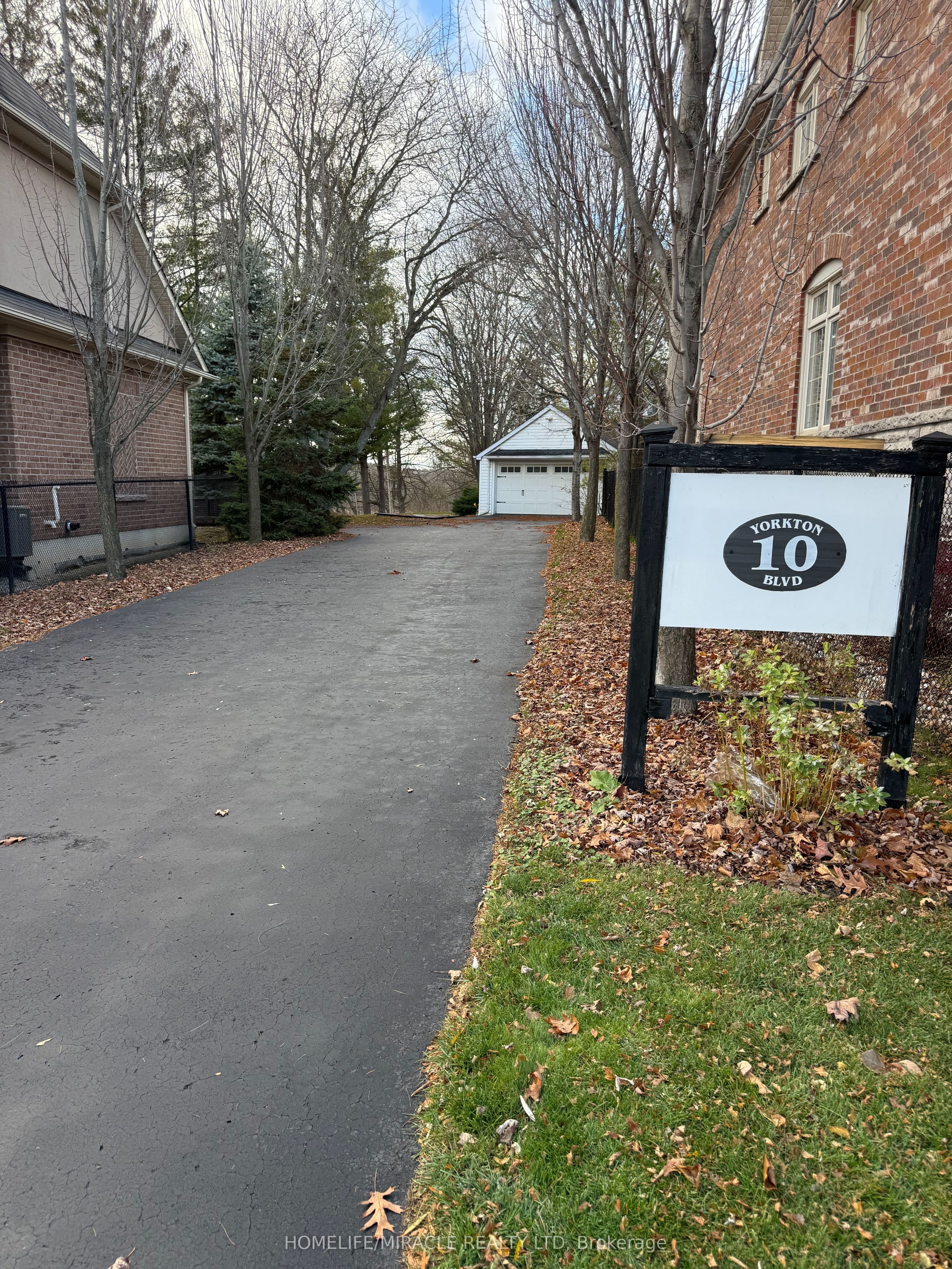 10 Yorkton Boulevard — featured photograph