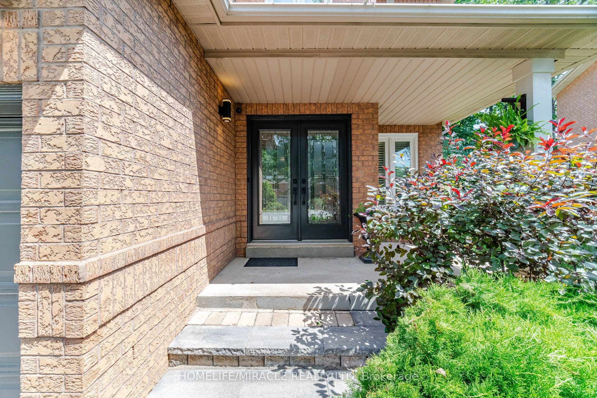 6089 Carradine Court — photograph 3