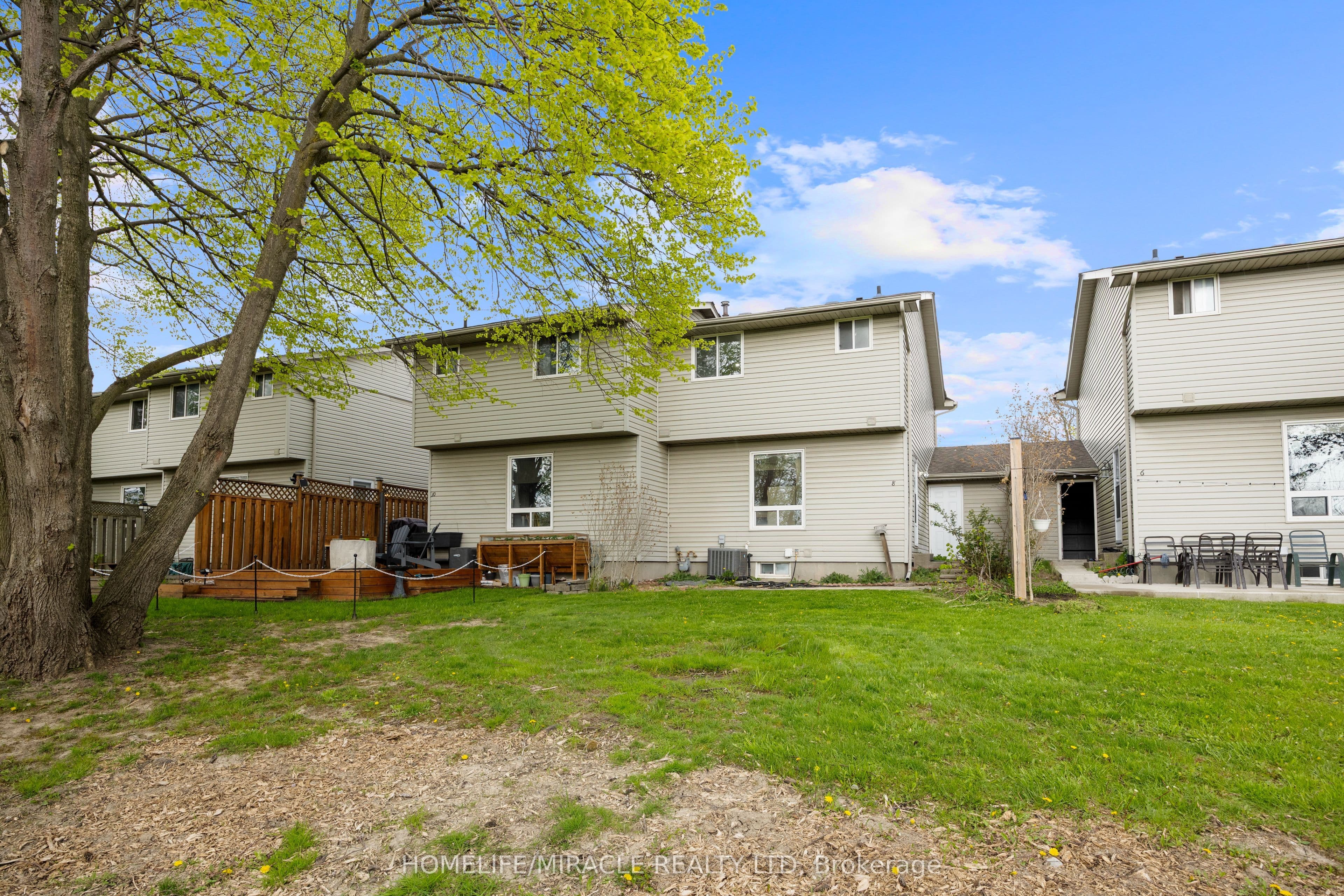 1250 Jalna Boulevard #8 — photograph 4