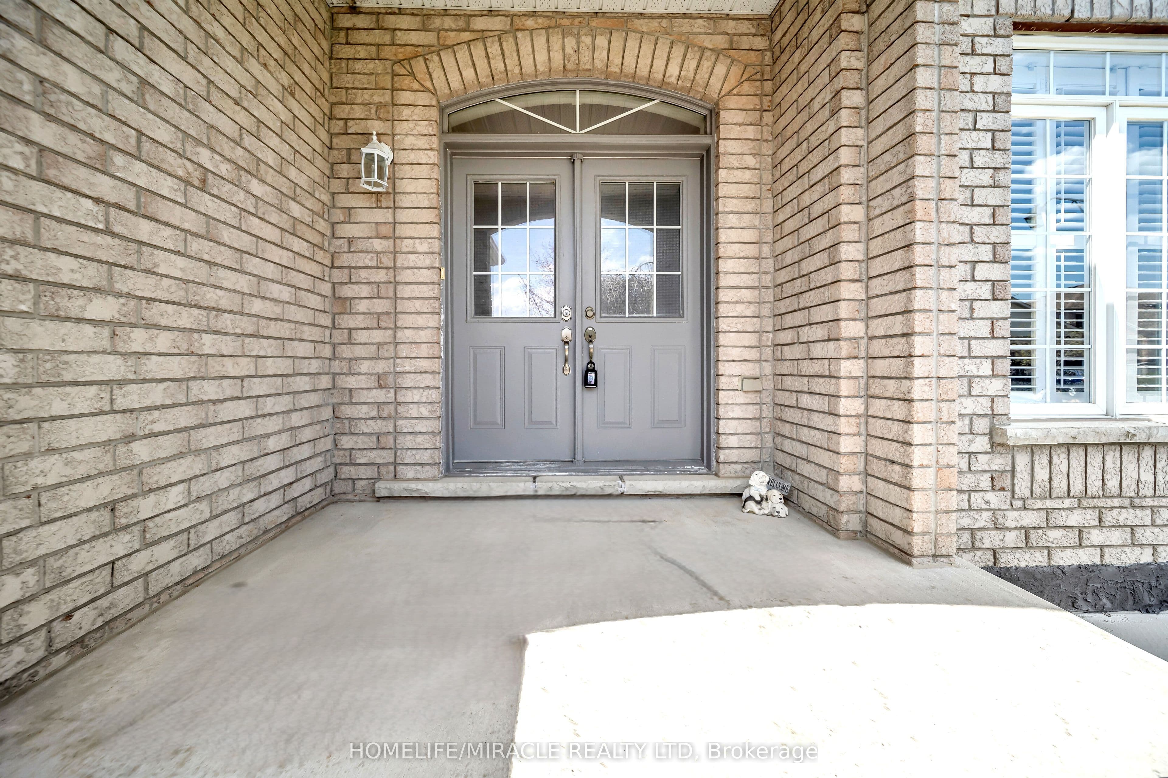 57 Bronze Crescent — photograph 4