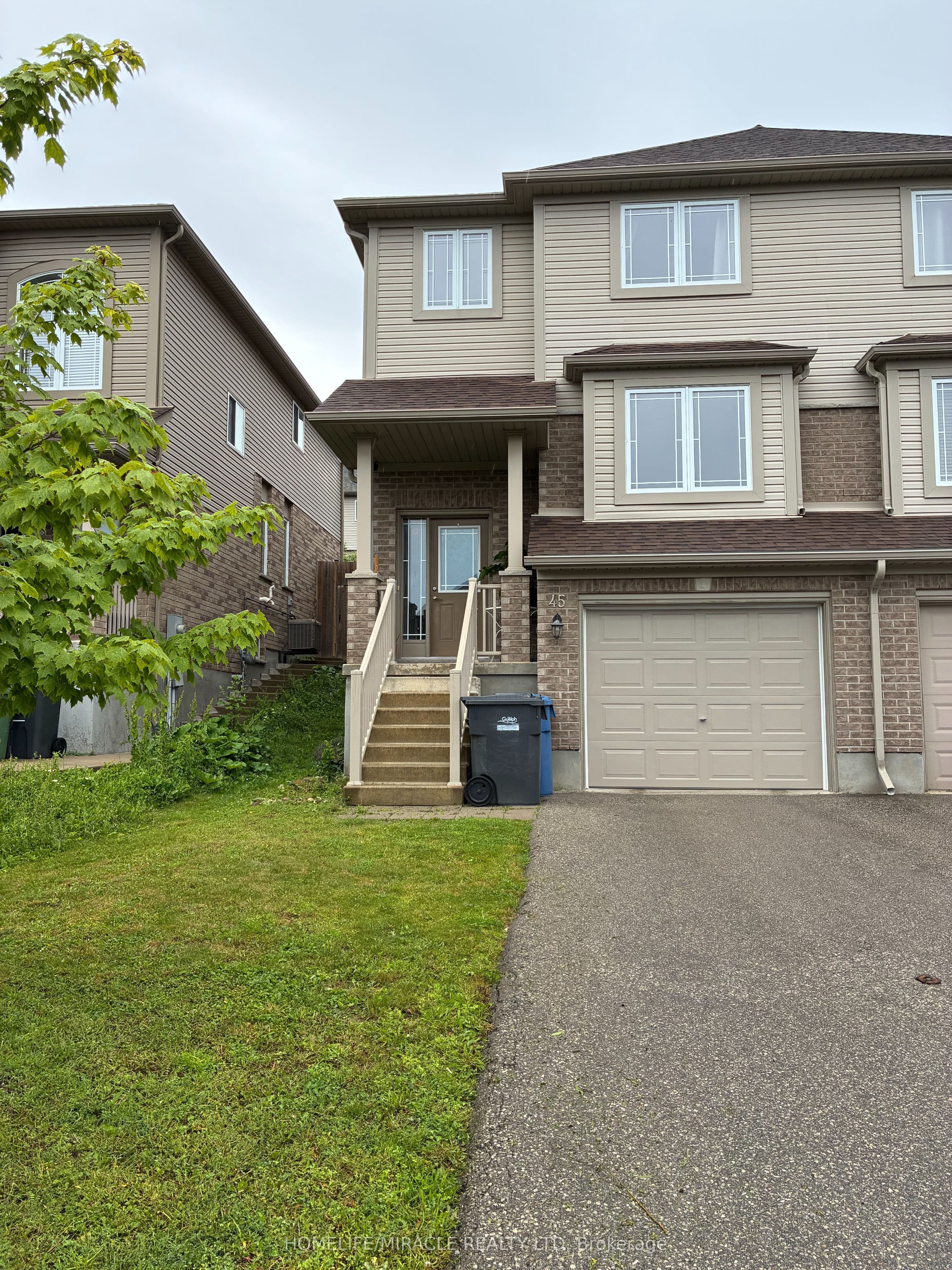 45 Oakes Crescent — featured photograph