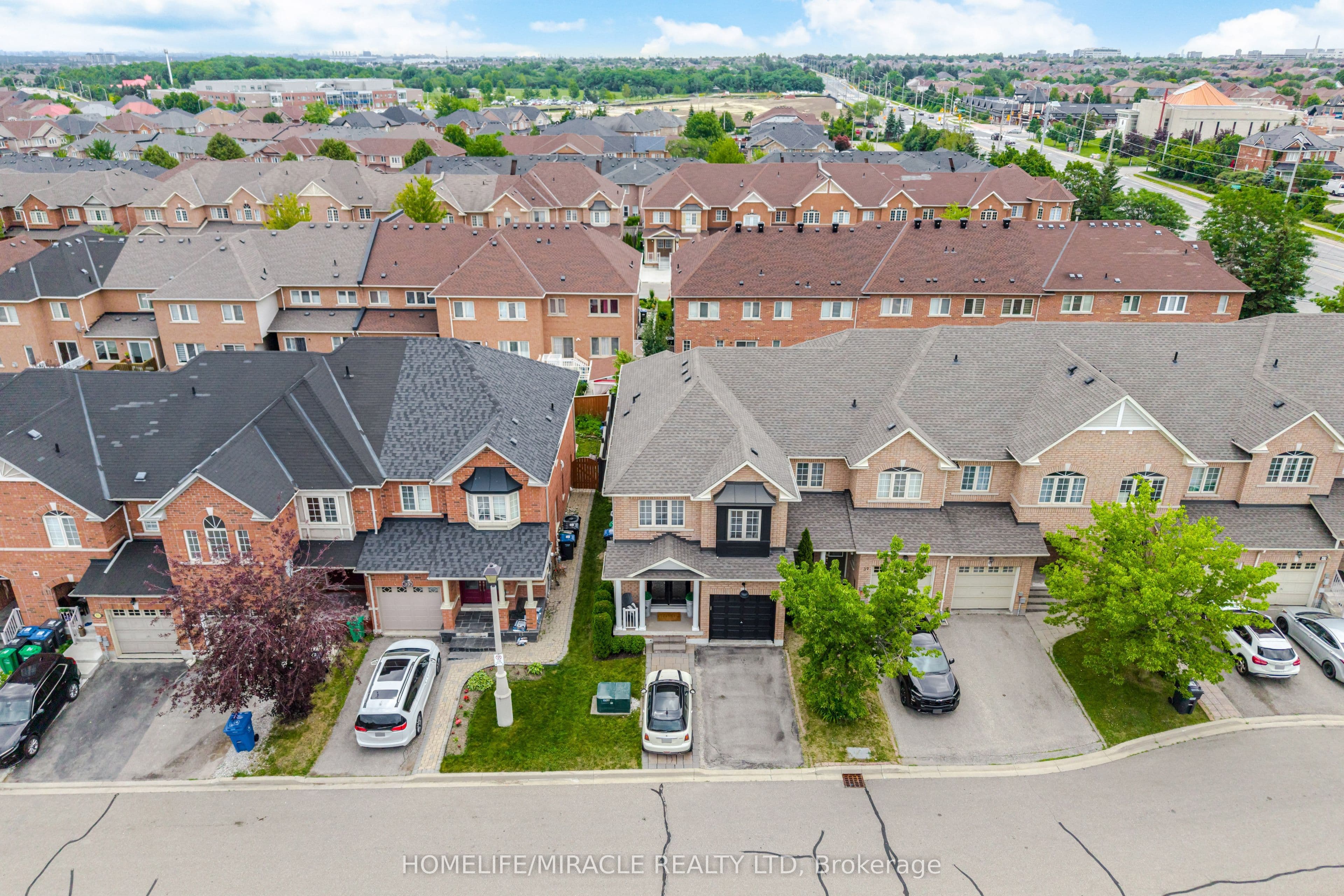 37 Lacebark Court — photograph 4