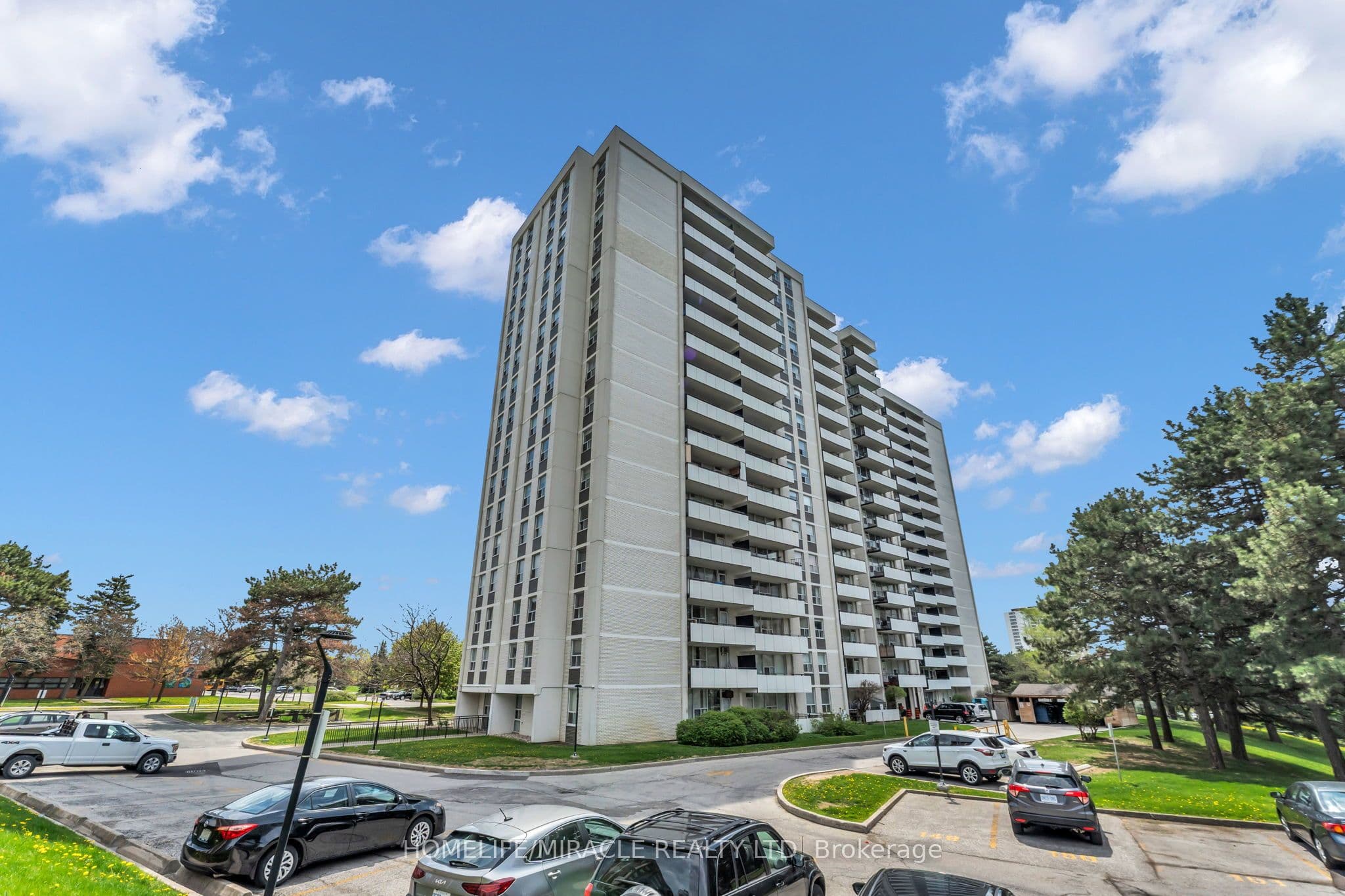 20 Forest Manor Road #1611 — photograph 2