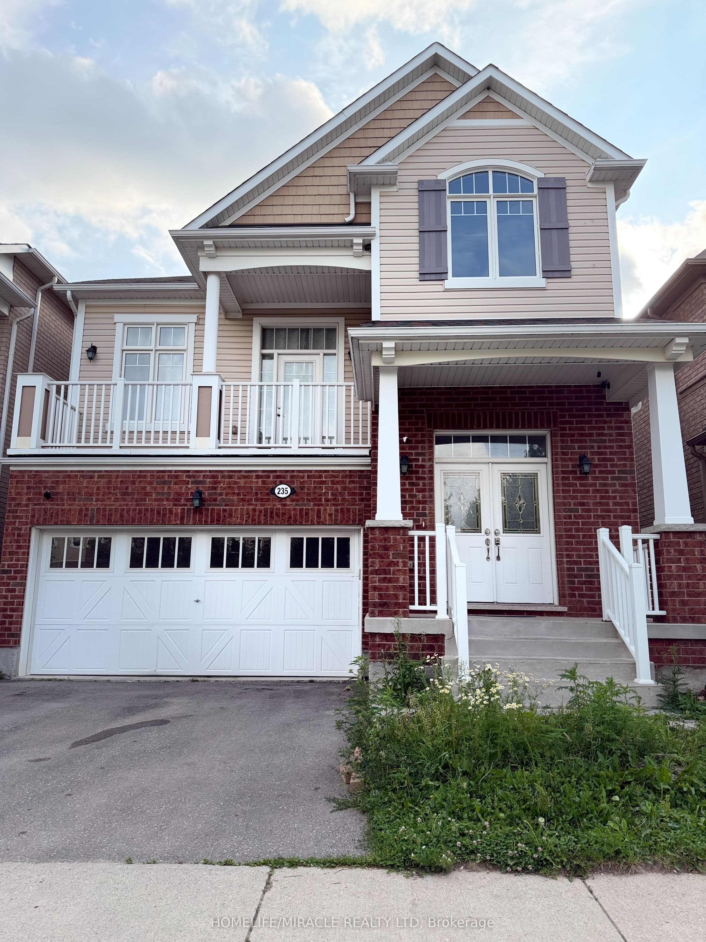 235 Apple Hill Crescent — photograph 2
