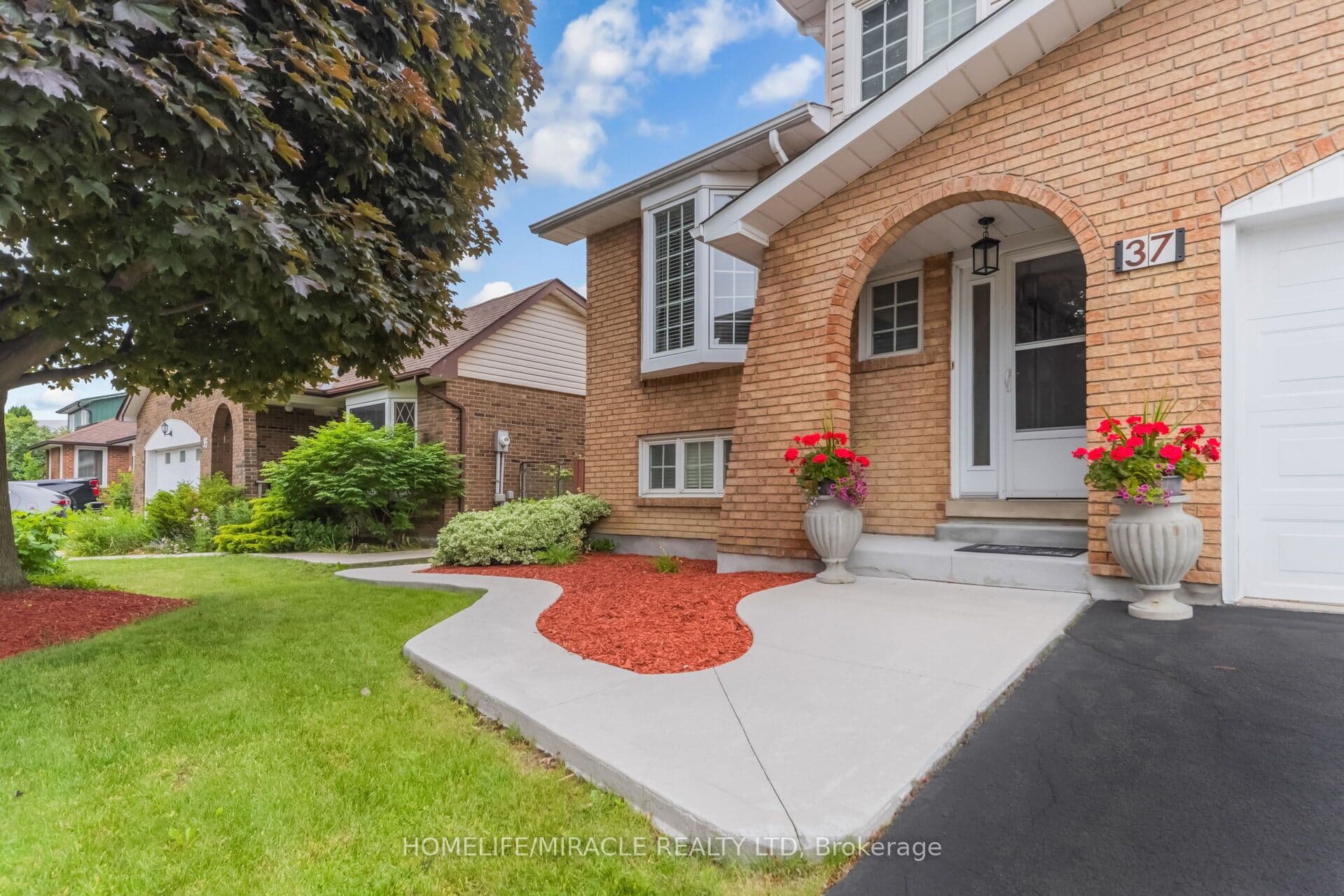 37 Blackthorn Lane — photograph 4