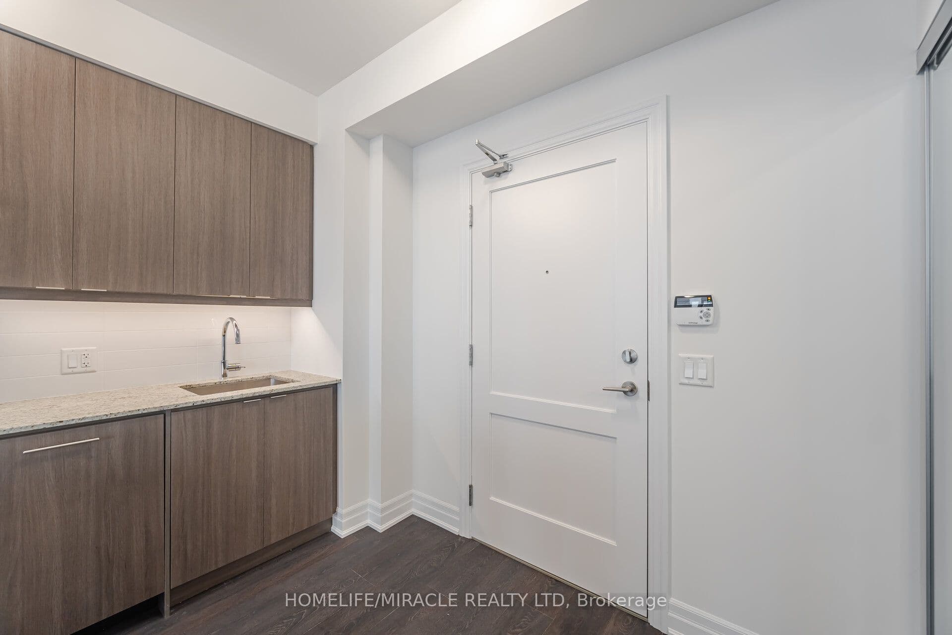 30 Elm Drive #1609 — photograph 5