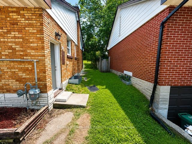 199 Allen Street — photograph 5
