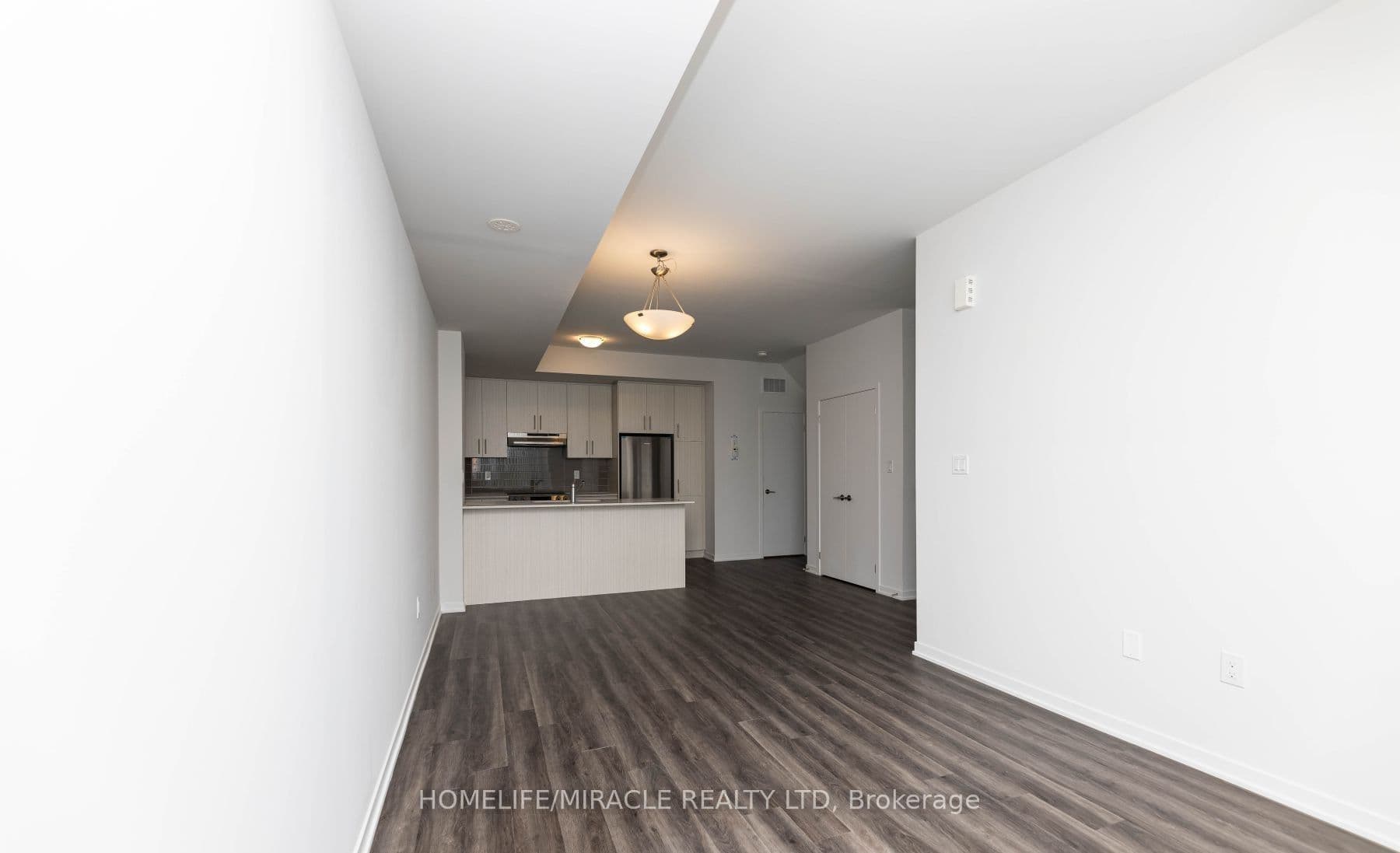 20 Lloyd Jane Lane #166 — photograph 5