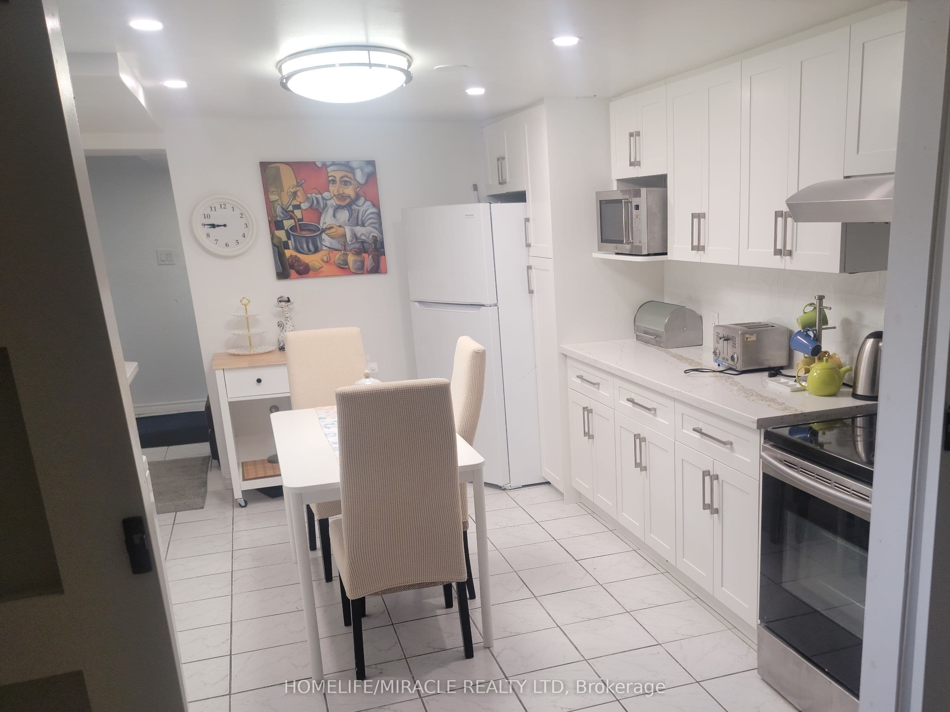 1252 Hillhurst Road #Basement — photograph 2