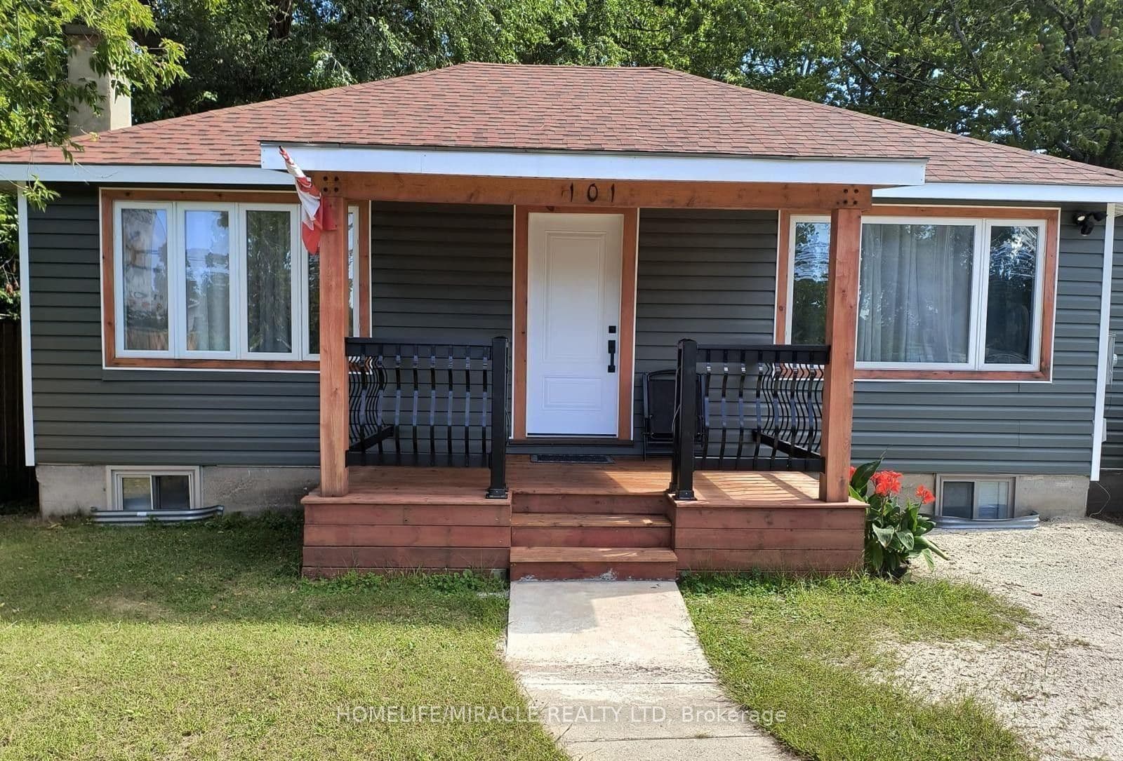 101 River Road, Wasaga Beach