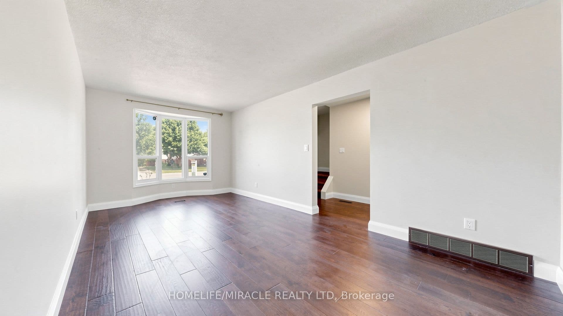 47 Viscount Road — photograph 5