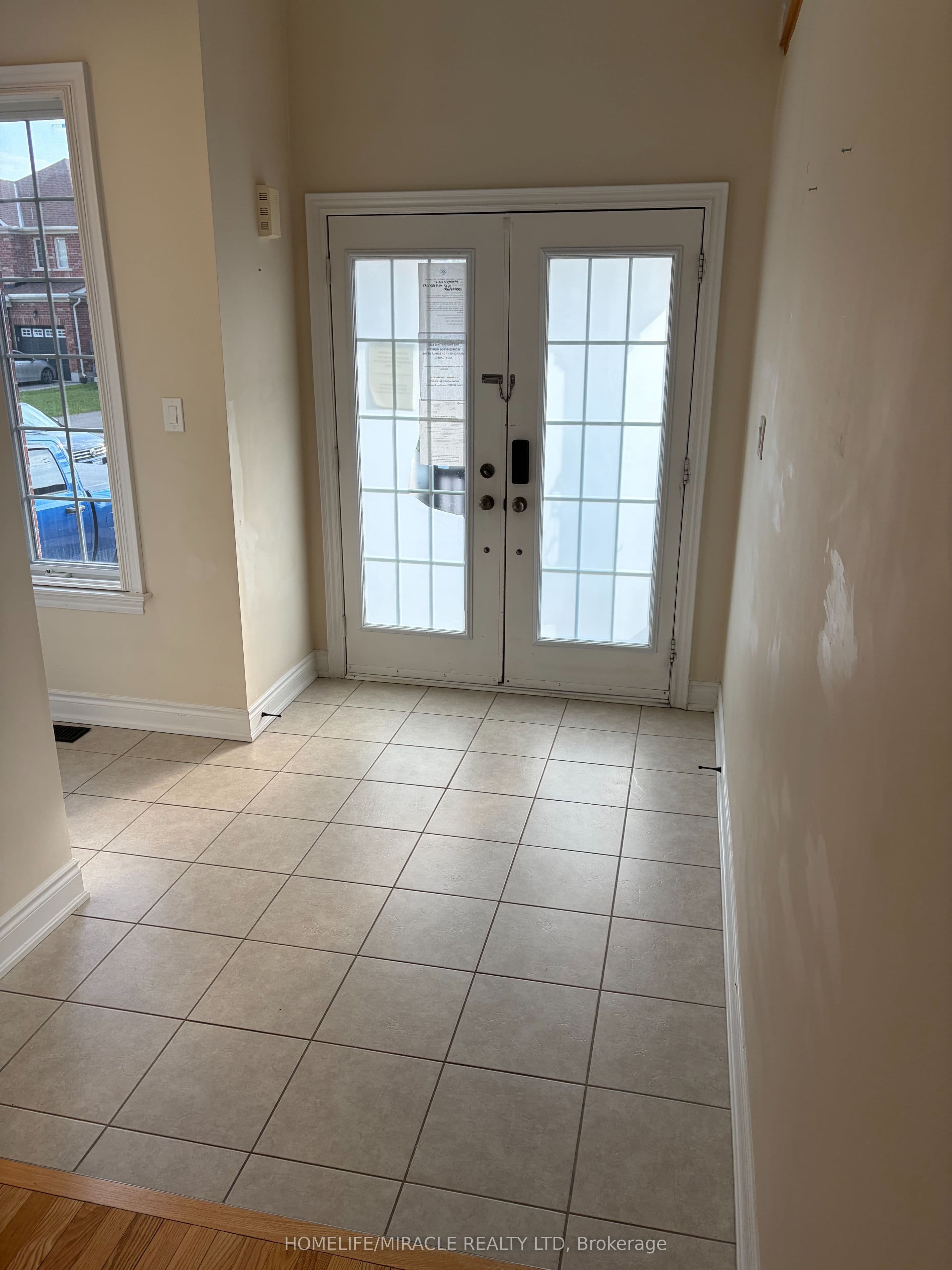 148 Milby Crescent — photograph 2