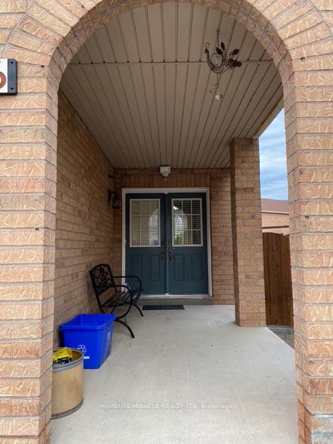 76 Jack Monkman Crescent — photograph 3