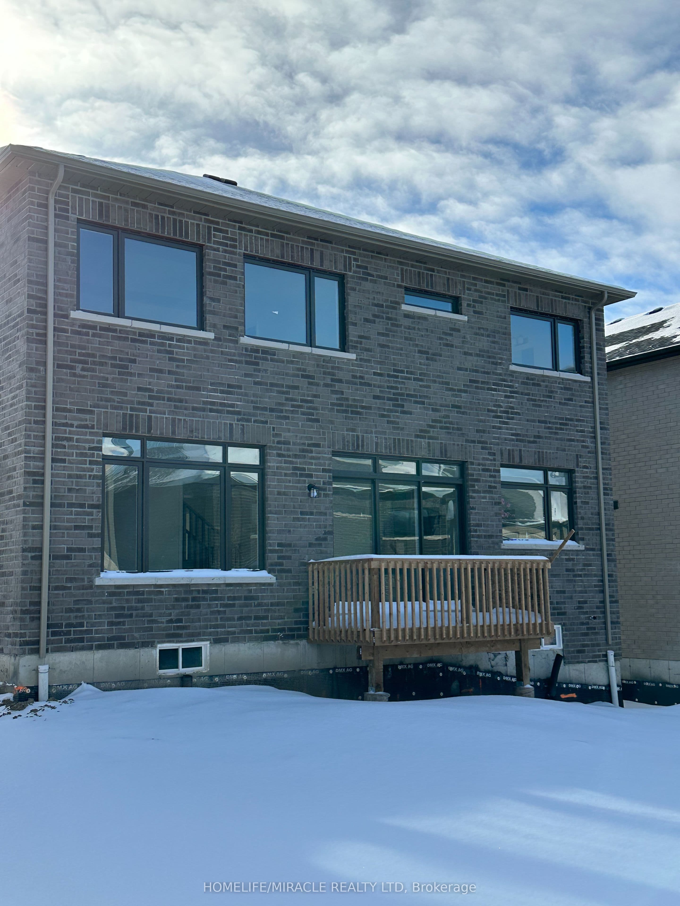 50 Daisy Street — photograph 2