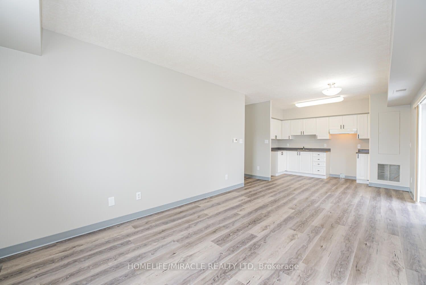 274 Erb Street #610 — photograph 4