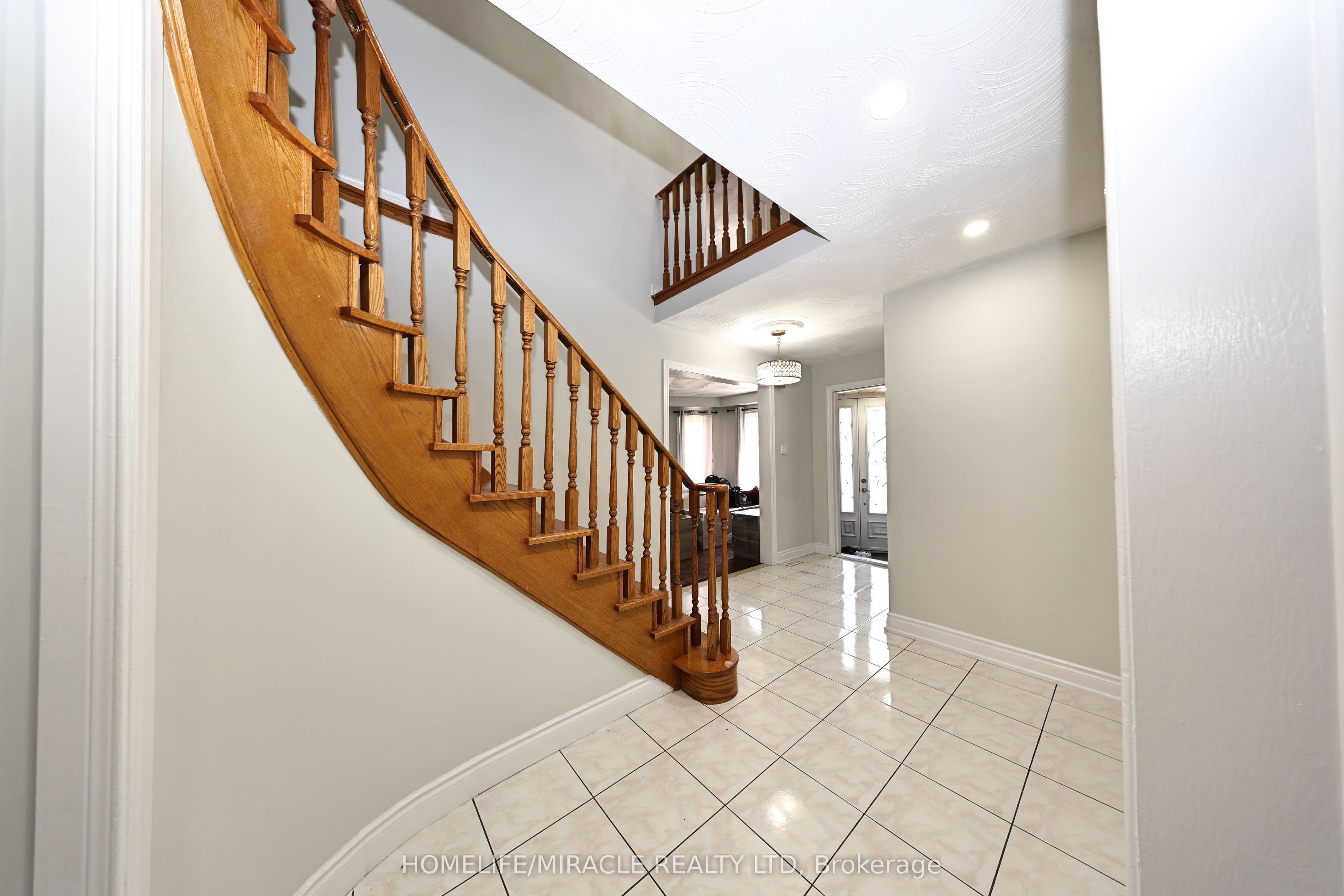 35 Kirk Drive — photograph 5