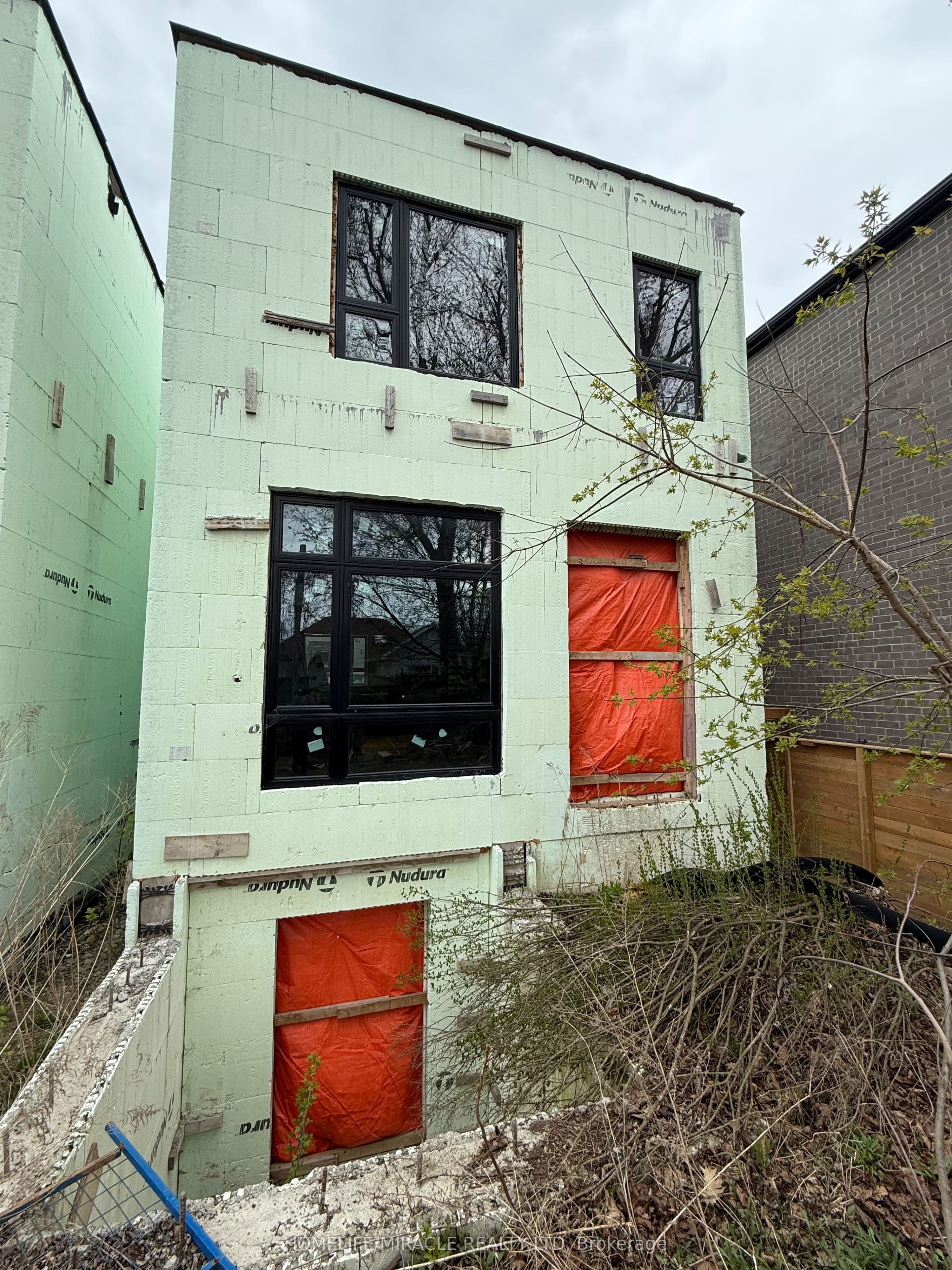 40 August Avenue — photograph 4