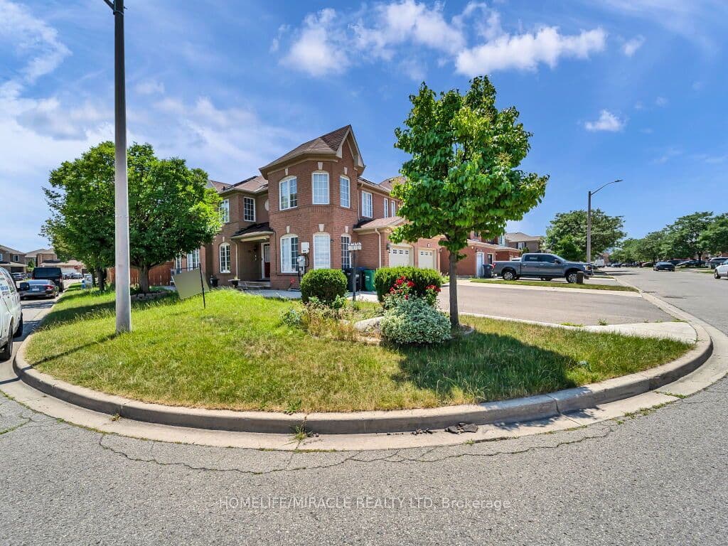 55 Secord Crescent — photograph 2
