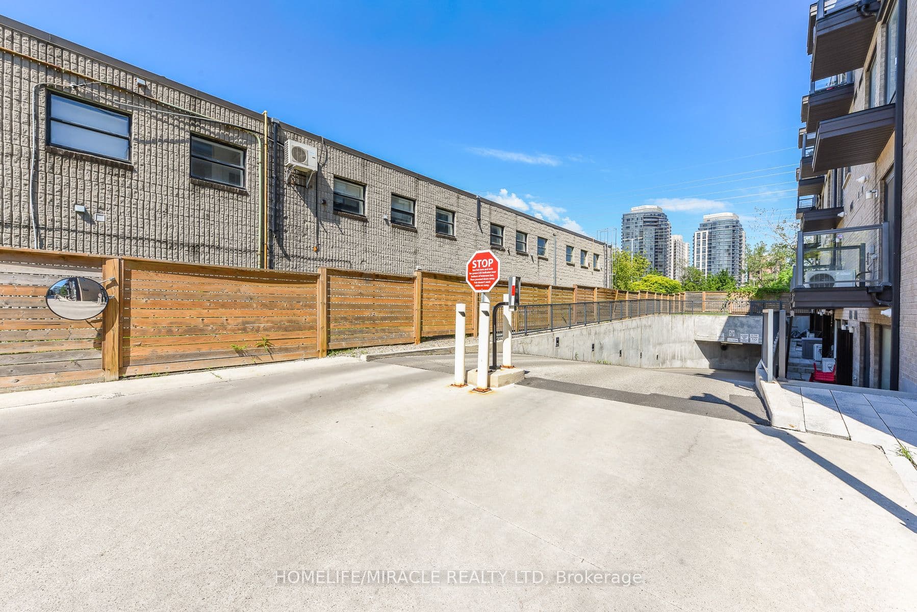32 Fieldway Road #122 — photograph 5