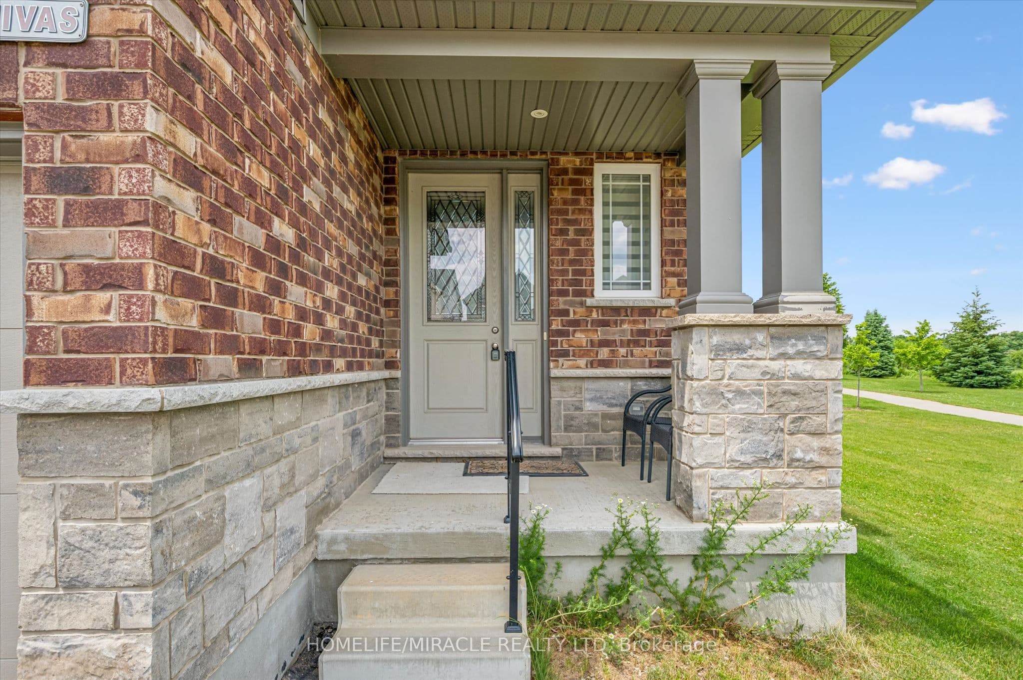 153 Rivertrail Avenue — photograph 3