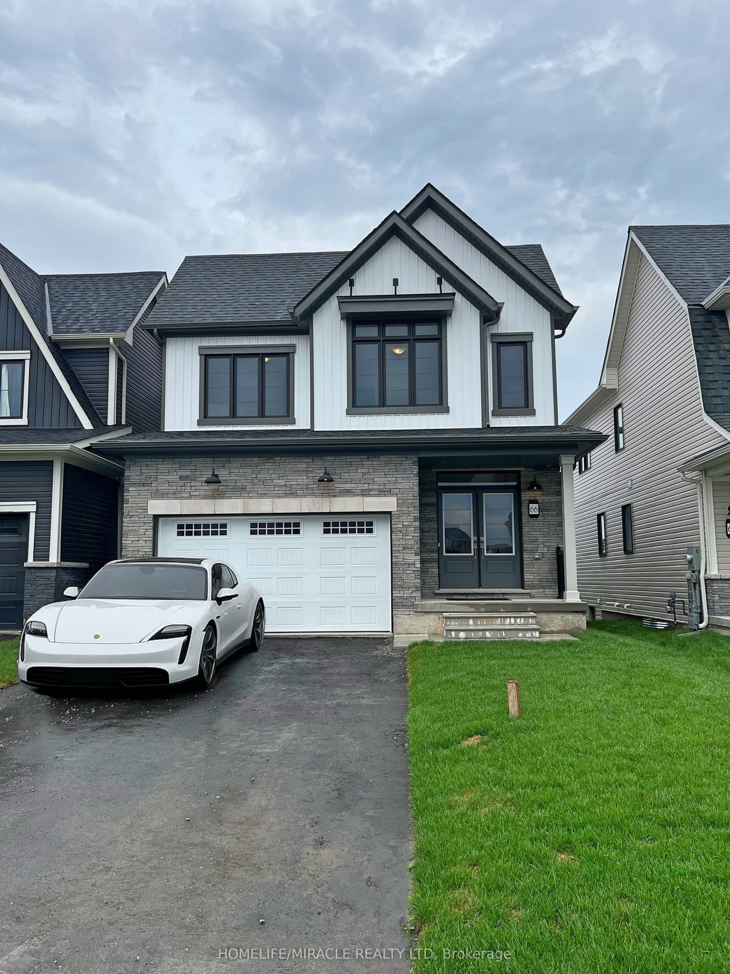 66 Aviron Crescent — featured photograph