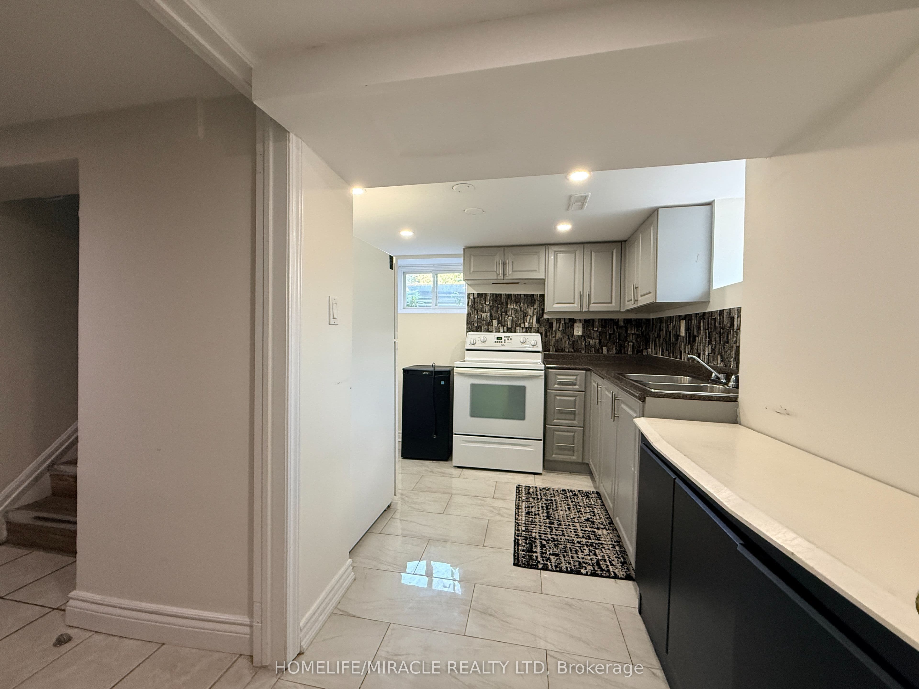 755 Somerville Street — photograph 4