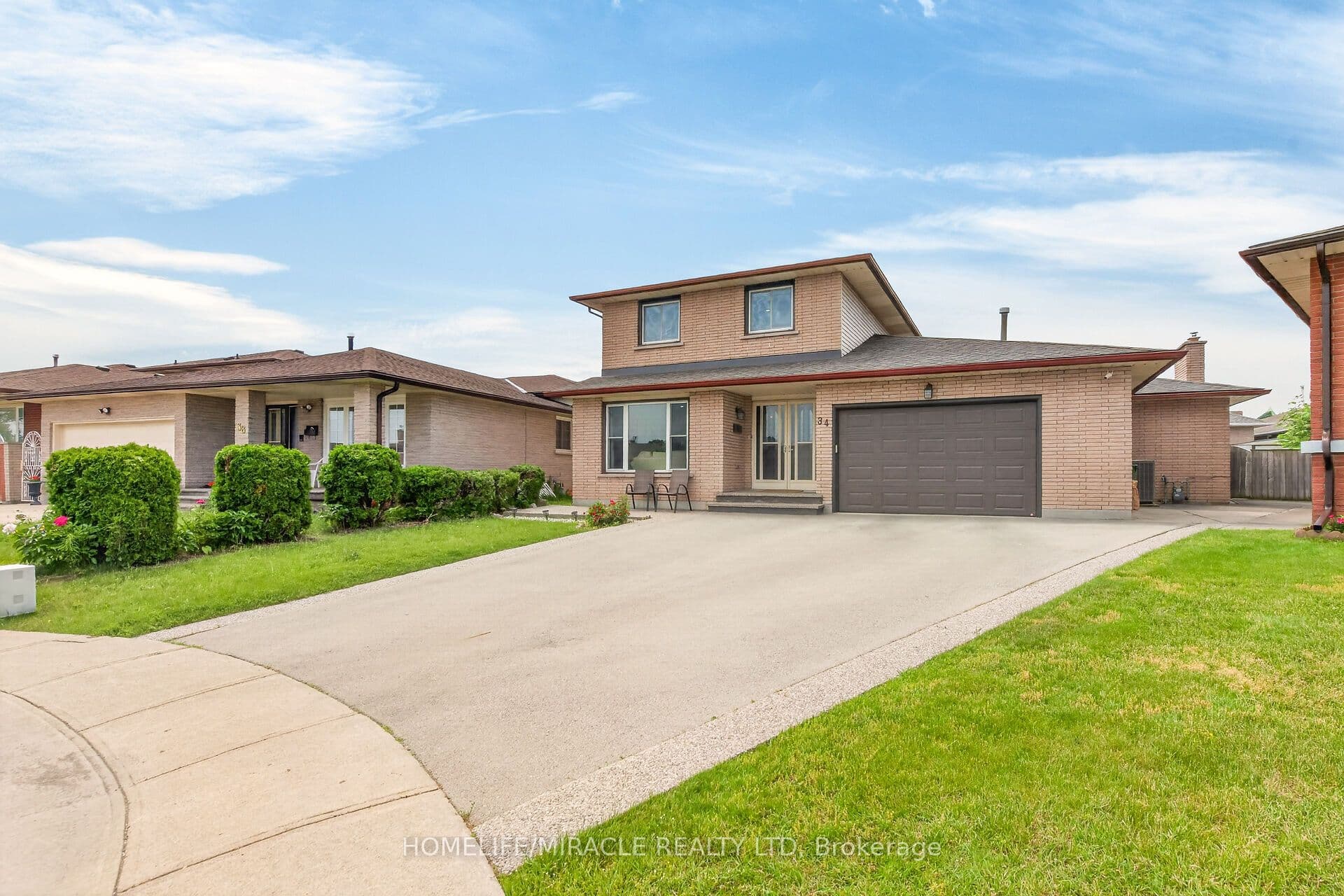 34 Capri Crescent — photograph 2